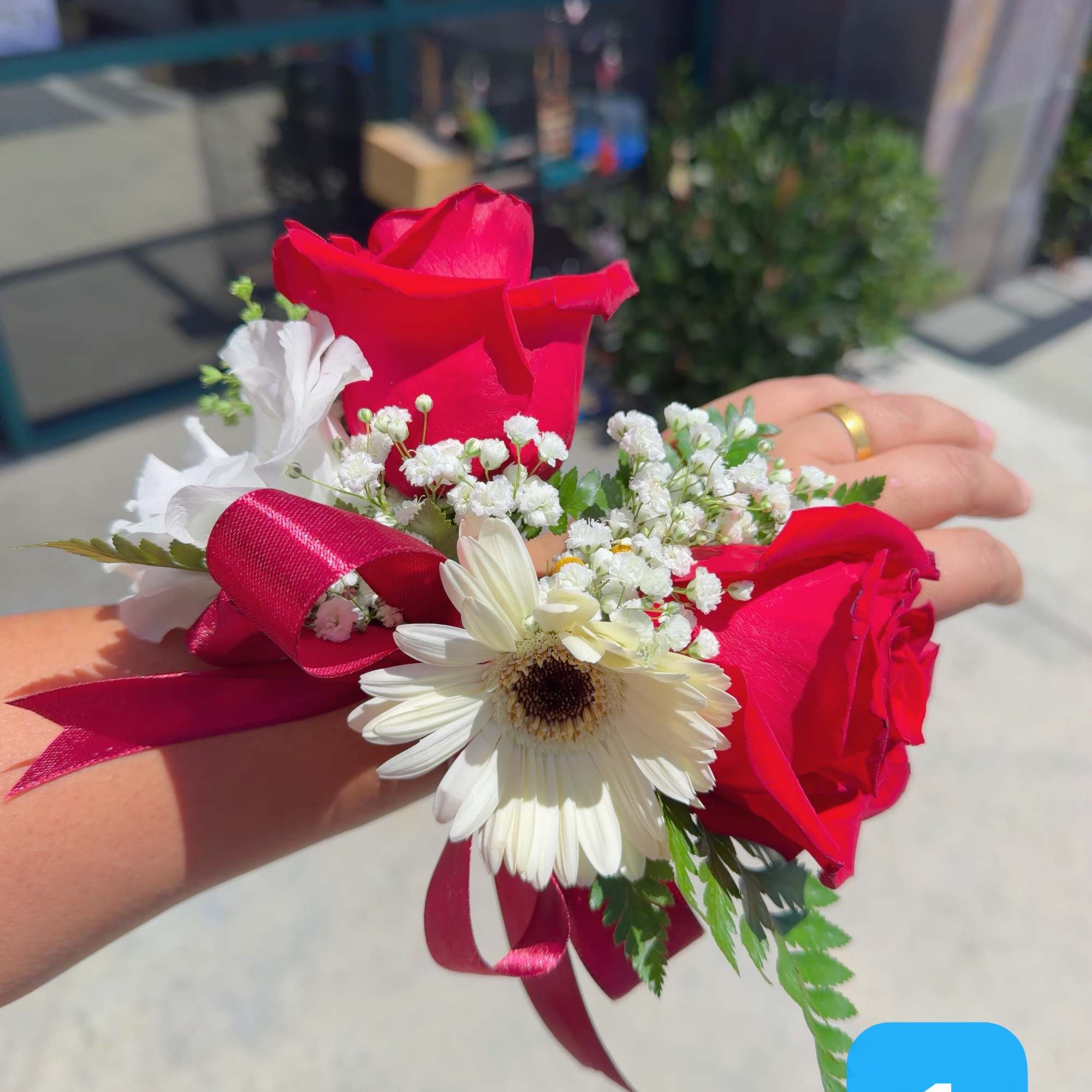 Flower colors can be customized based on your preference. You may also