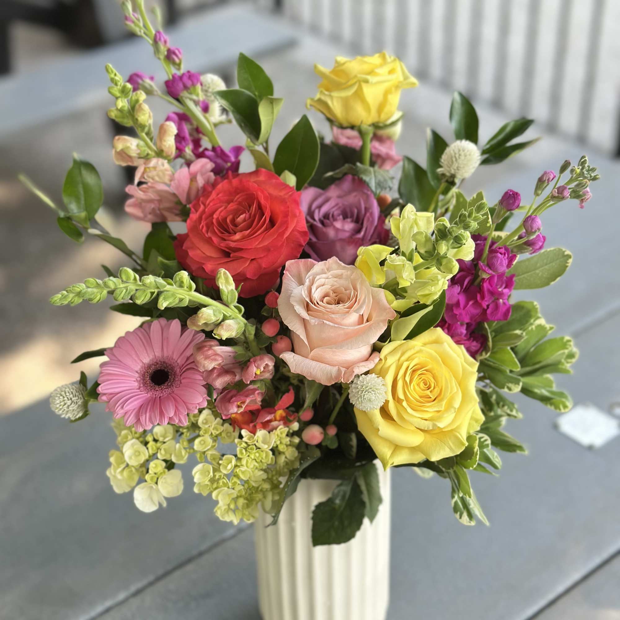A bright, fresh-picked look that feels like sunshine in a vase -, photo 2 of 2