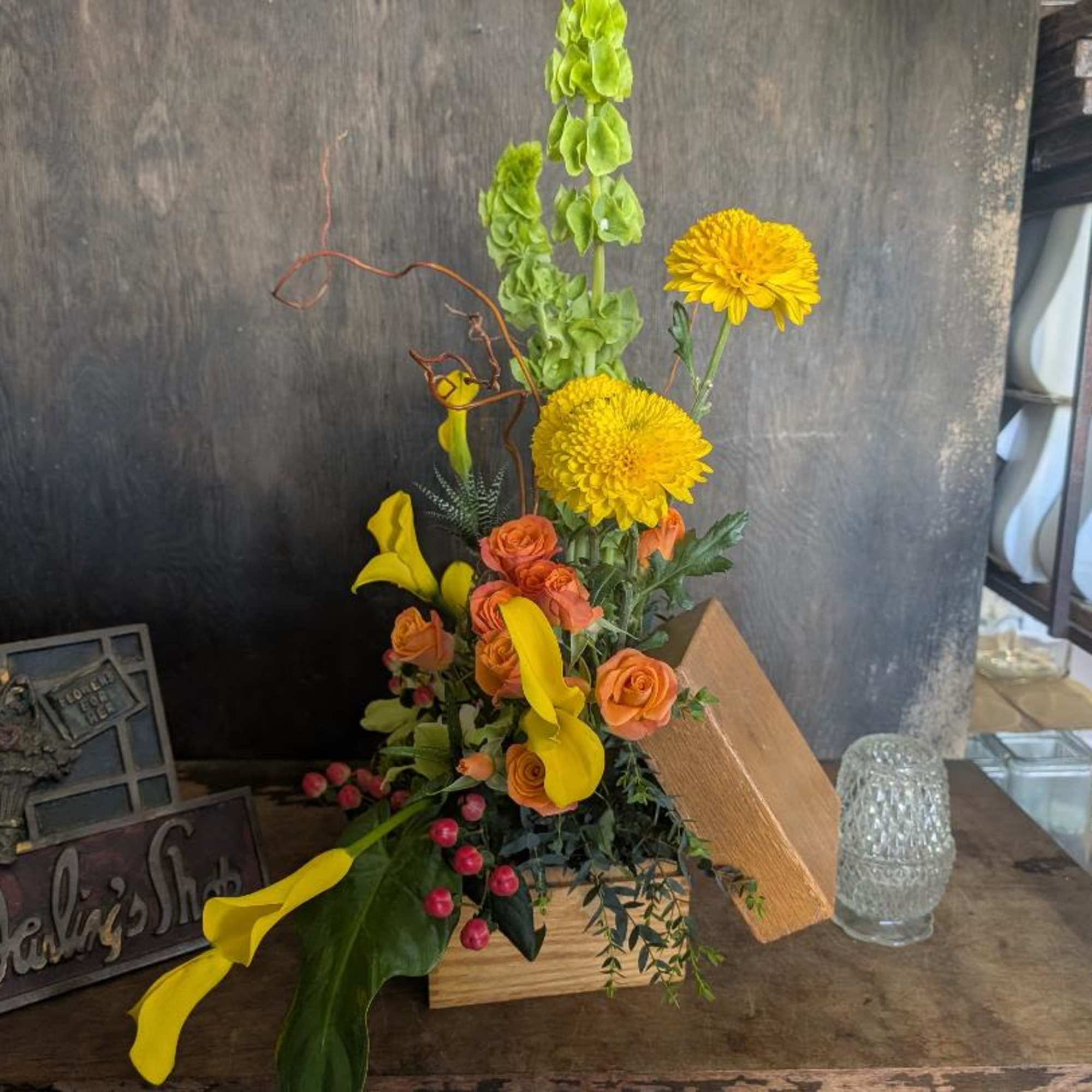 Callas, spray roses bell of Ireland and more. Boxes are vintage and, photo 2 of 2