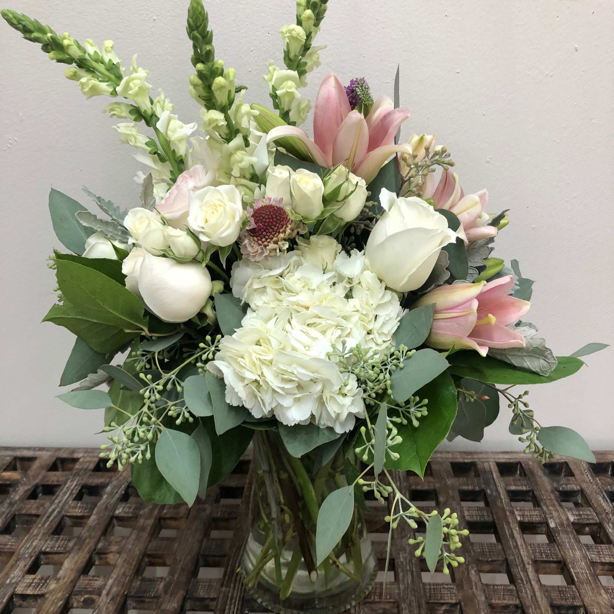 White and pink bouquet in a clear glass vase