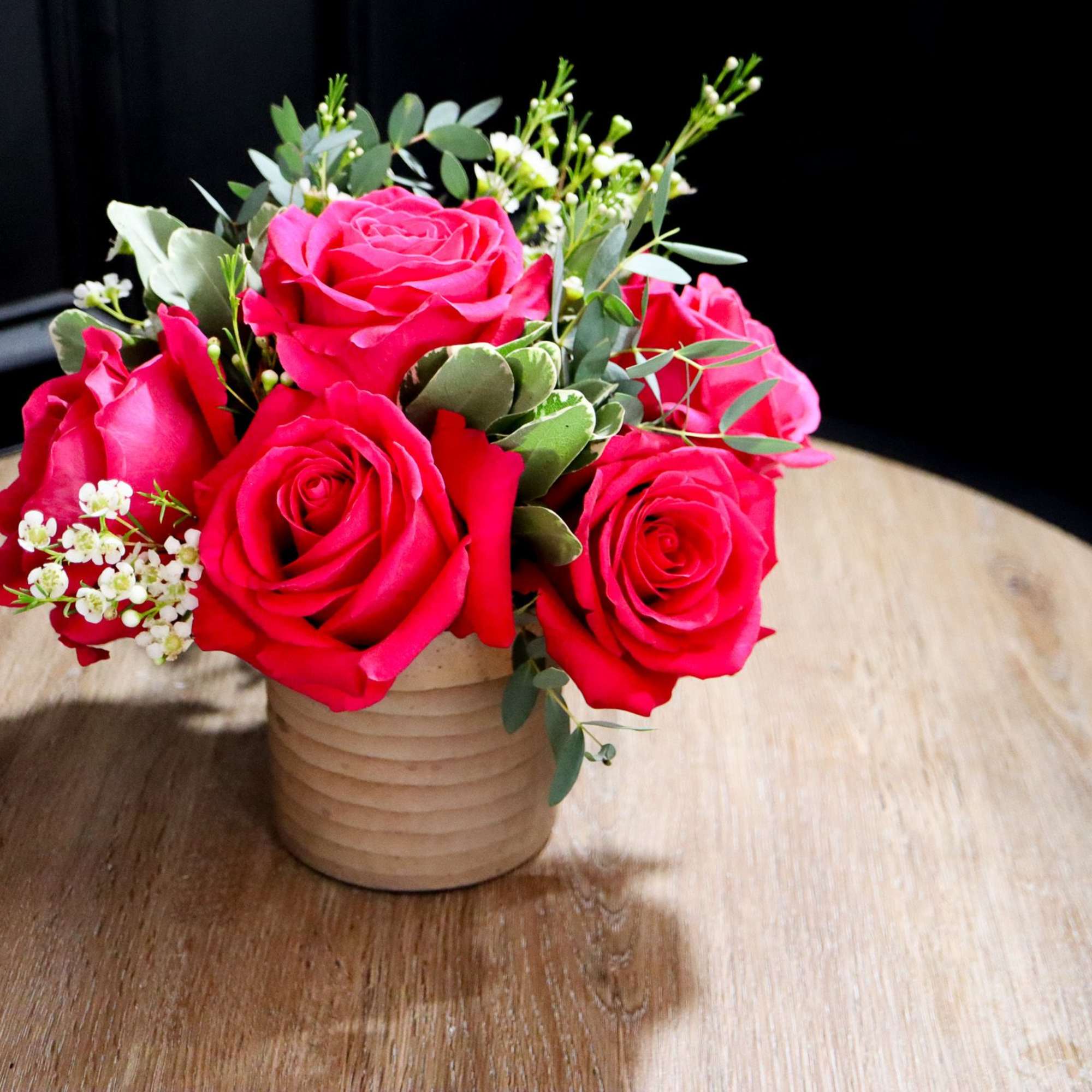 Pink rose bouquet in a small ribbed vase