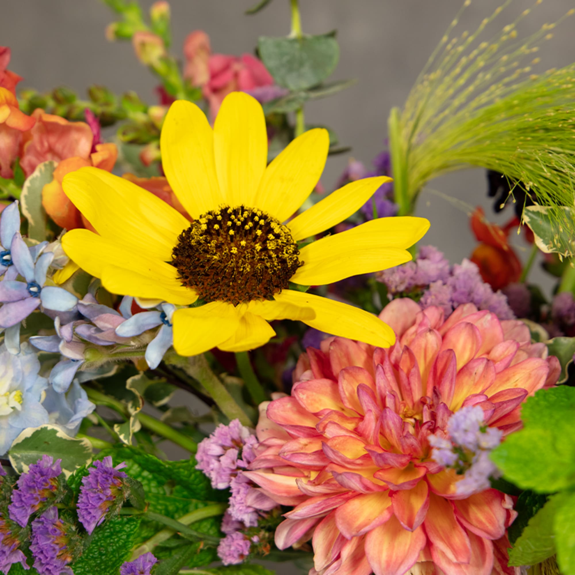 Mixed bouquet with a yellow daisy-like bloom and pink-orange chrysanthemum