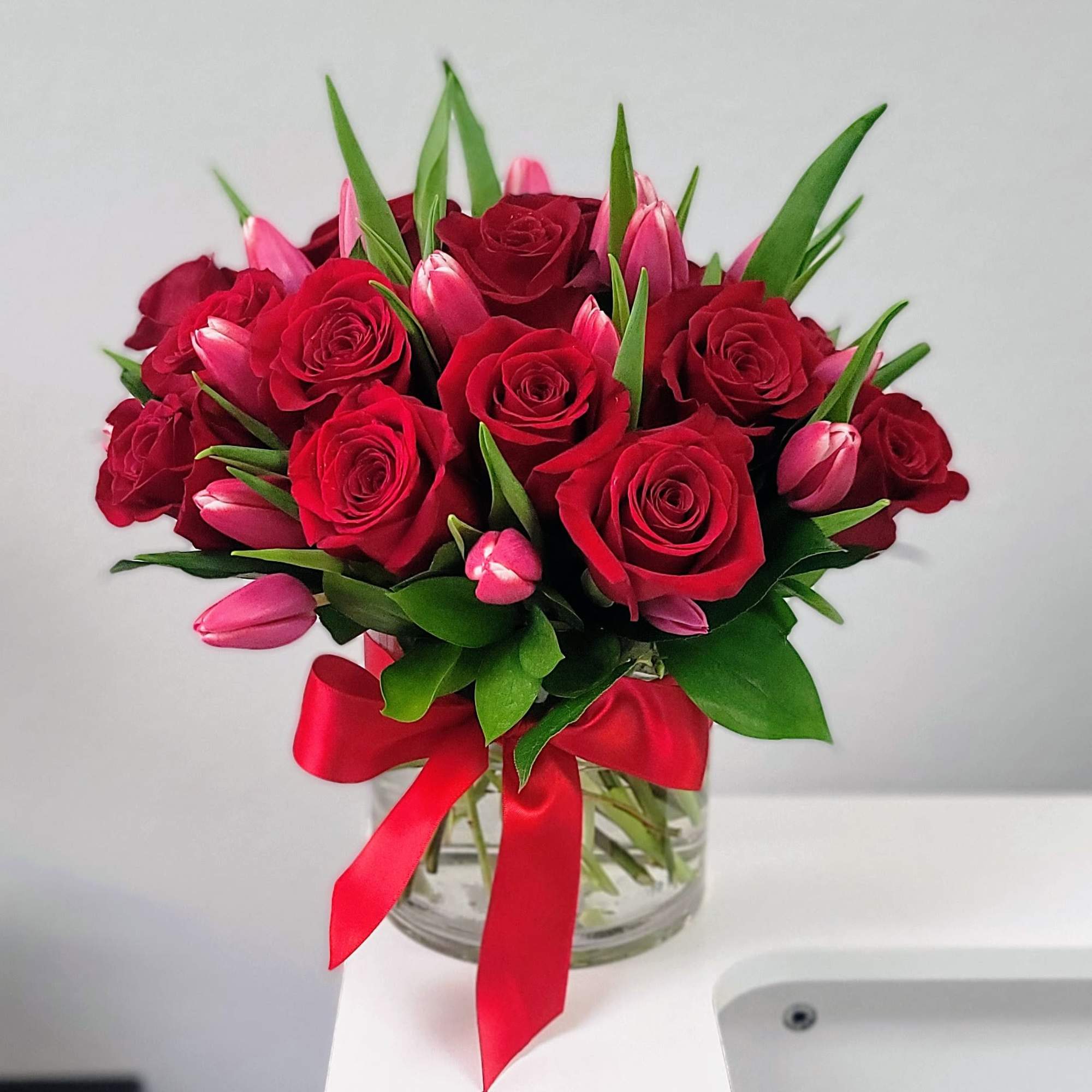 Express your love in full bloom with this stunning combination of red