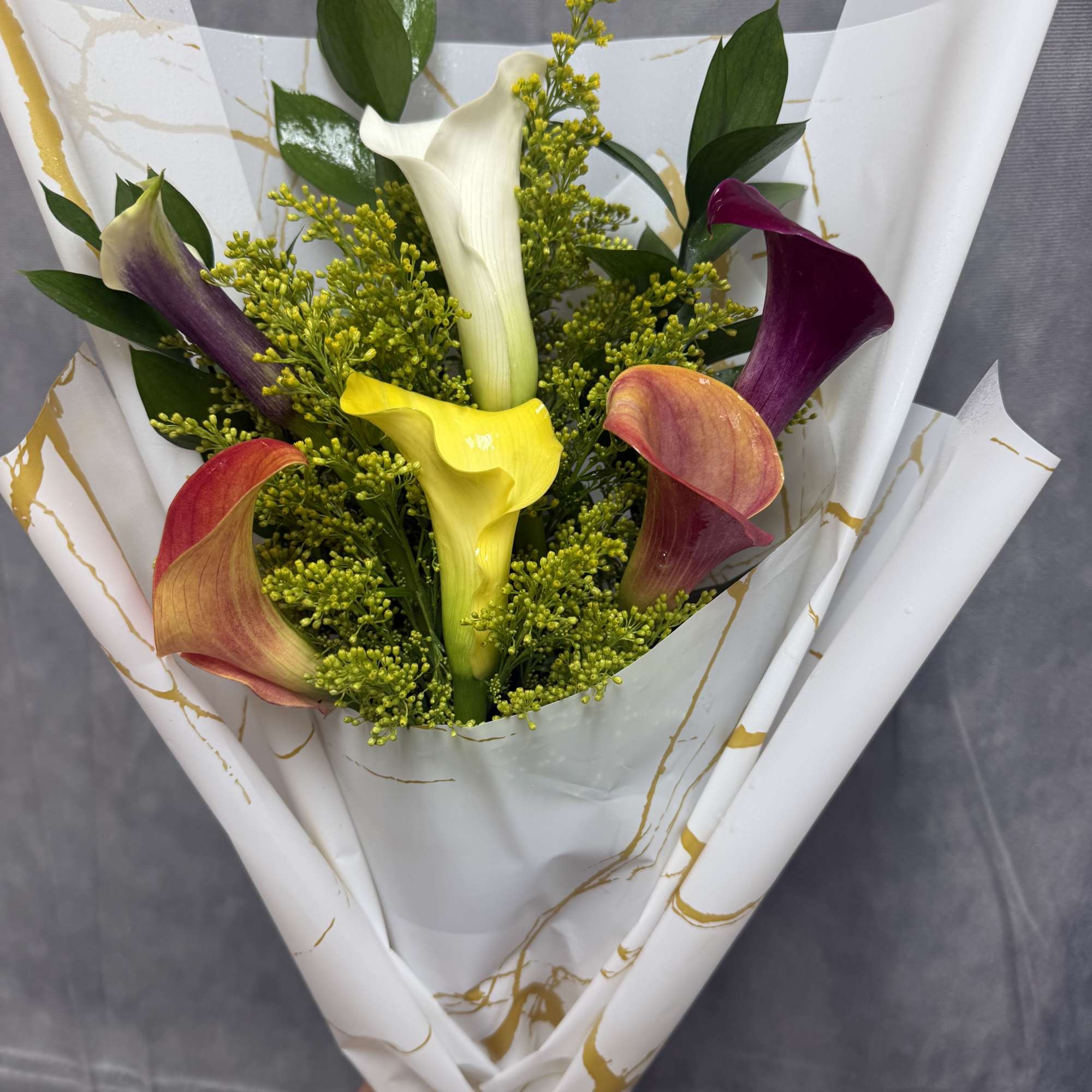 A stunning collection of six elegant calla lilies in a beautiful mix, photo 2 of 2