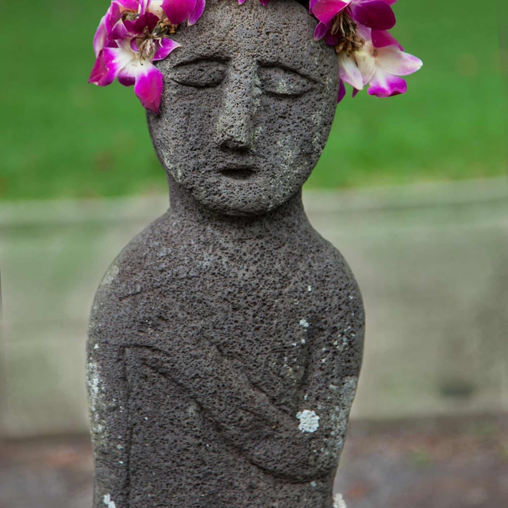 Share the spirit of "ALOHA" with a beautiful Hawaiian Leis made of, photo 2 of 2