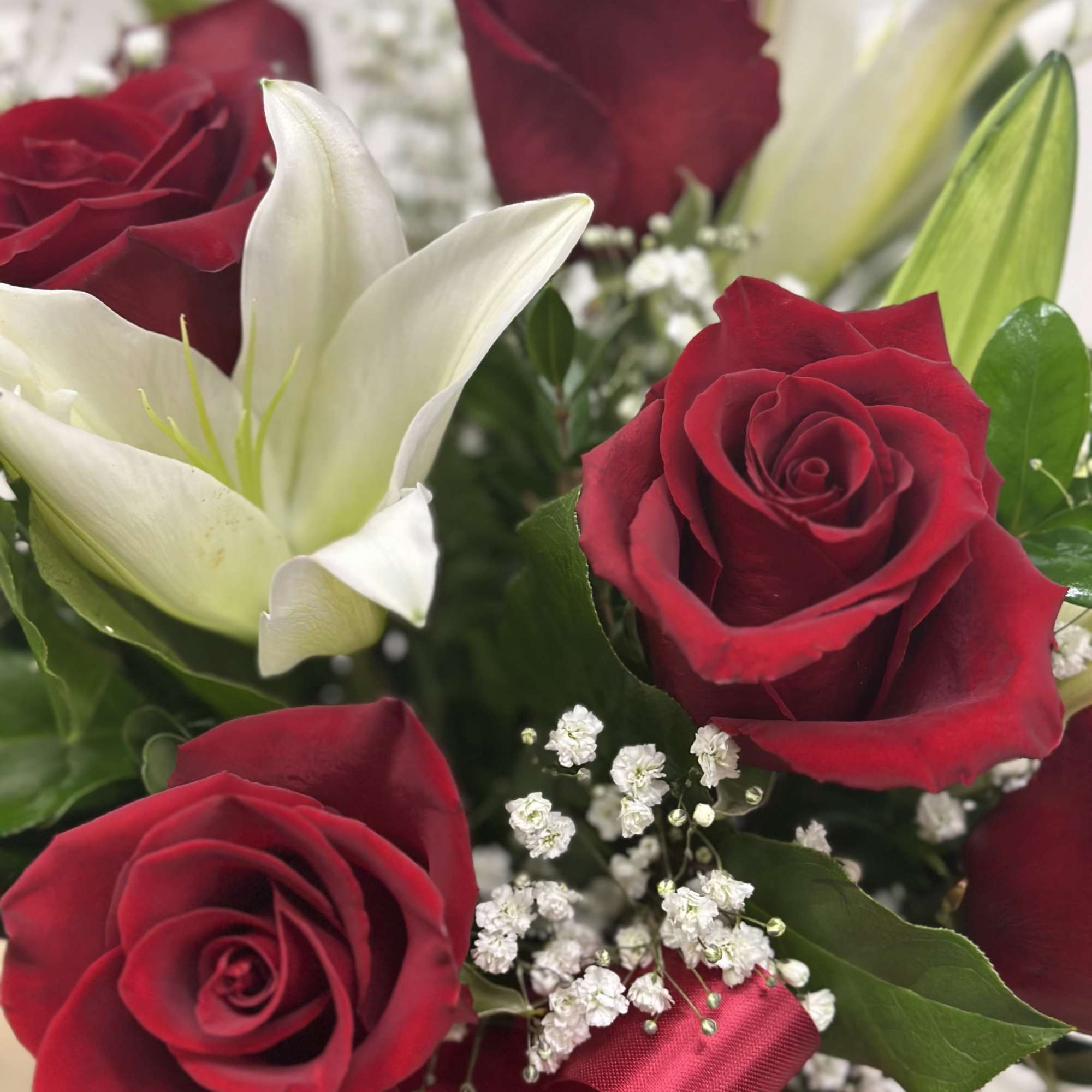 Bouquet of red roses and white lilies with baby's breath