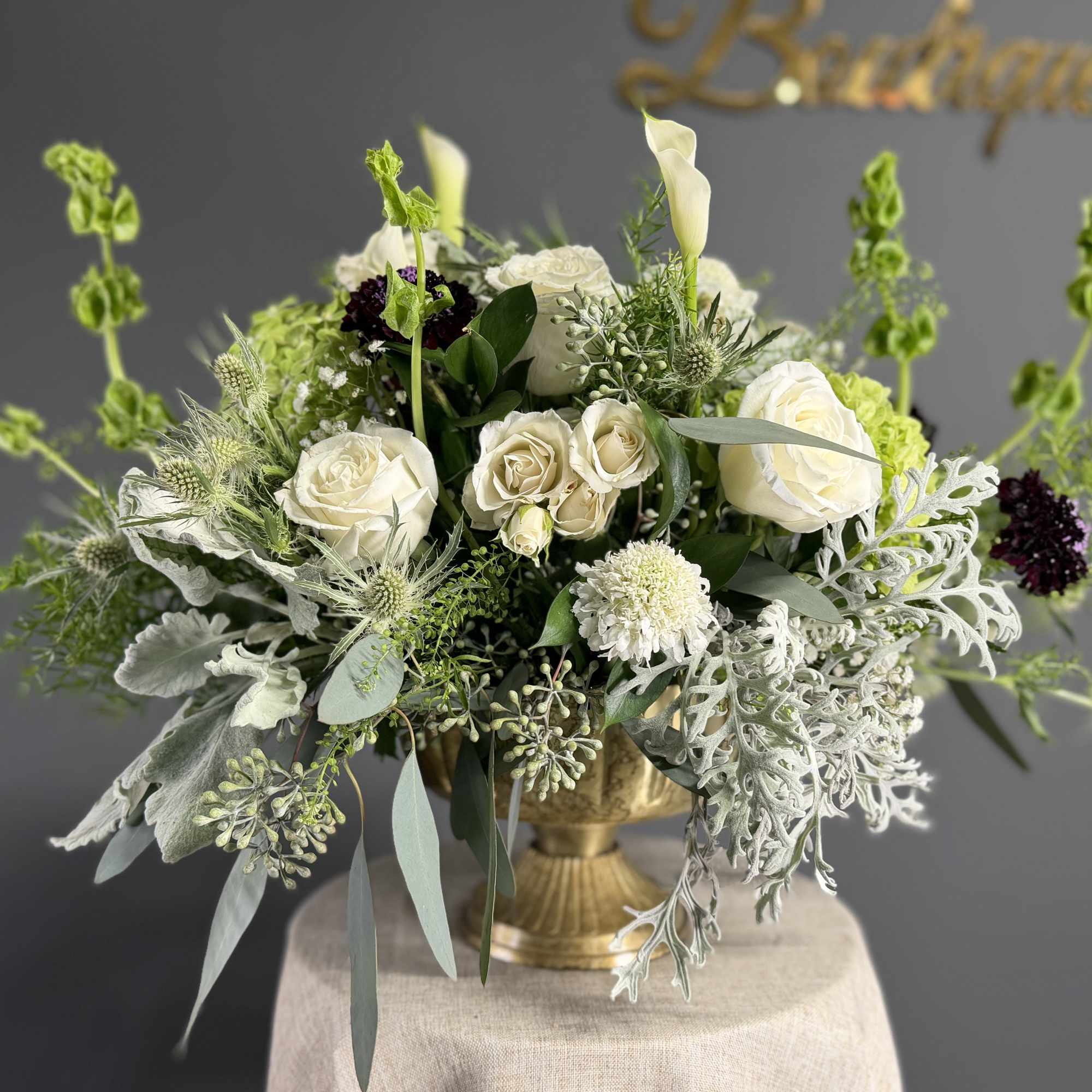 A naturally refined arrangement that blends soft whites and fresh greens for