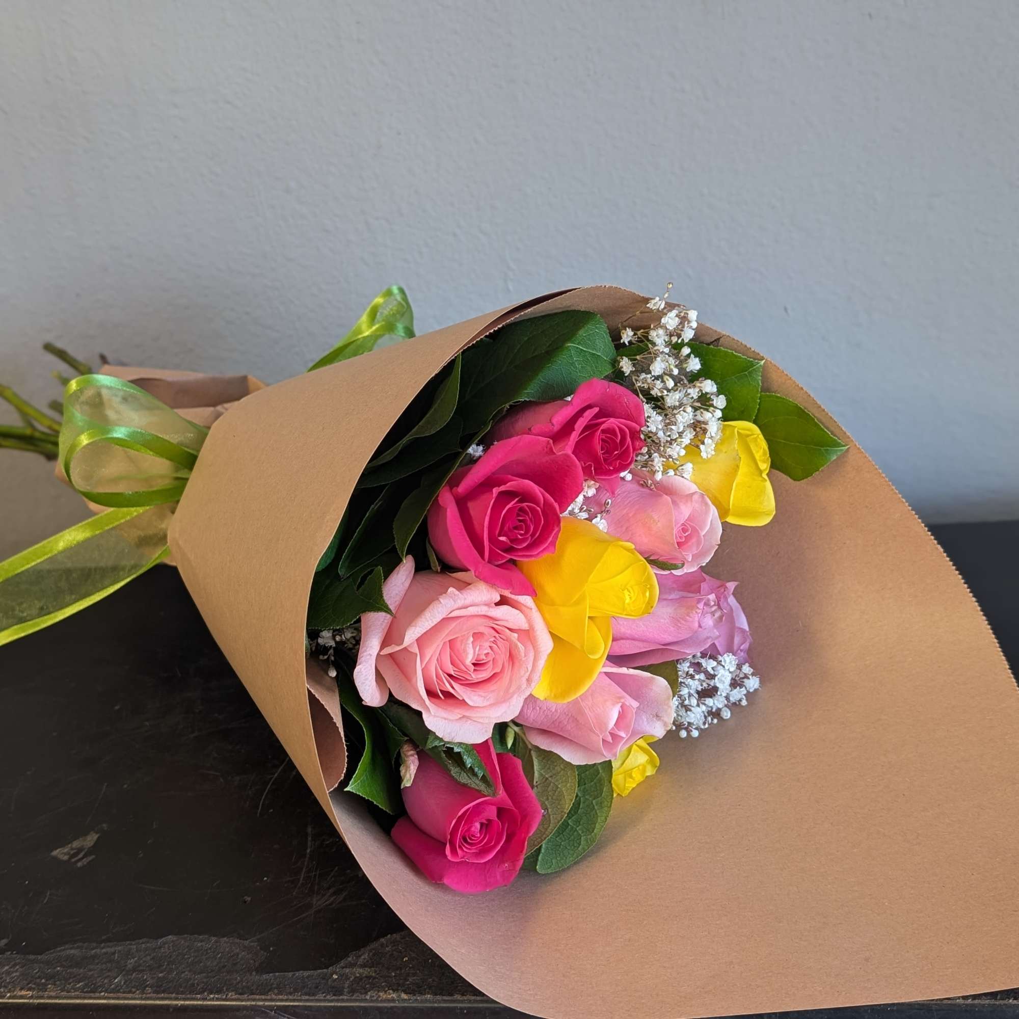 FOR IN STORE PICKUP ONLY 
Local, short stem roses (40cm) Life expectancy