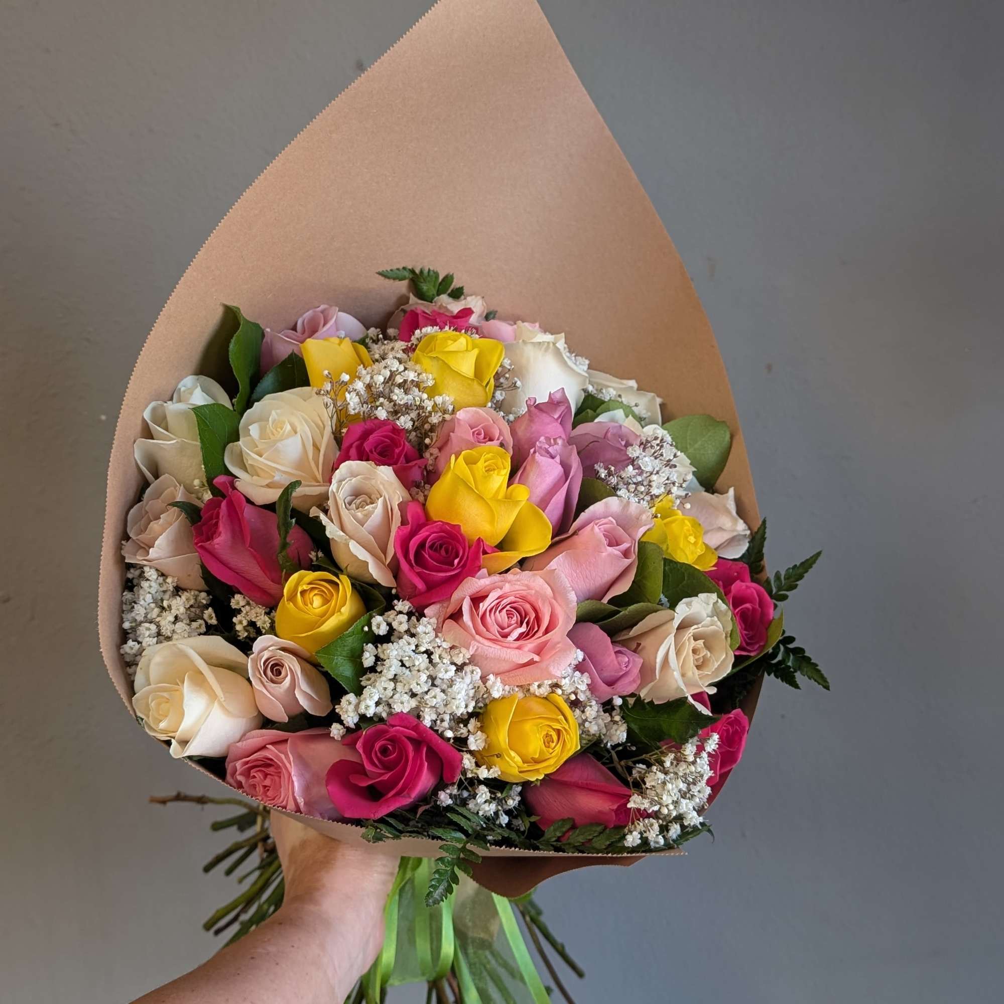 FOR IN STORE PICKUP ONLY 
Local, short stem roses (40cm) Life expectancy, photo 2 of 2