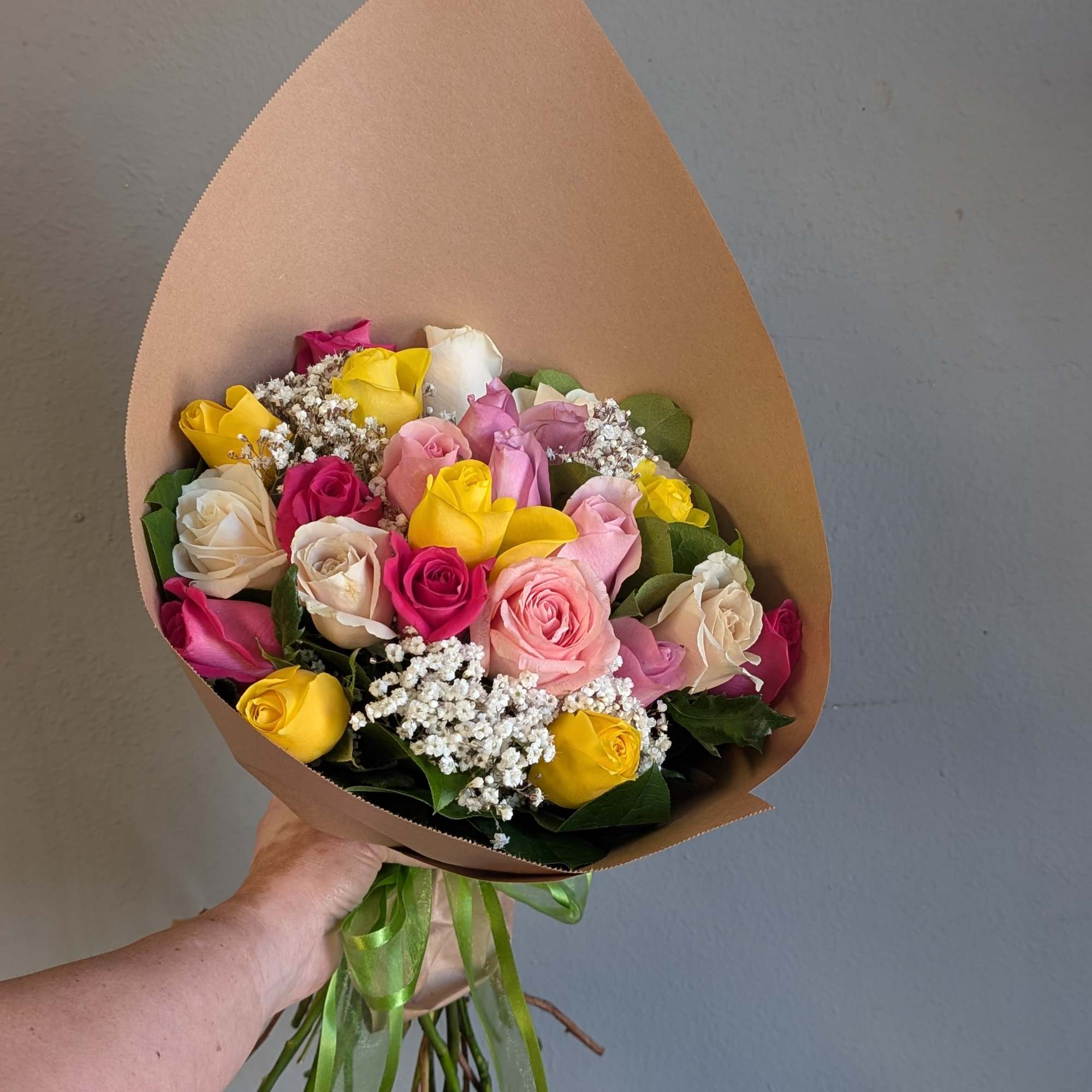 FOR IN STORE PICKUP ONLY 
Local, short stem roses (40cm) Life expectancy, photo 2 of 2