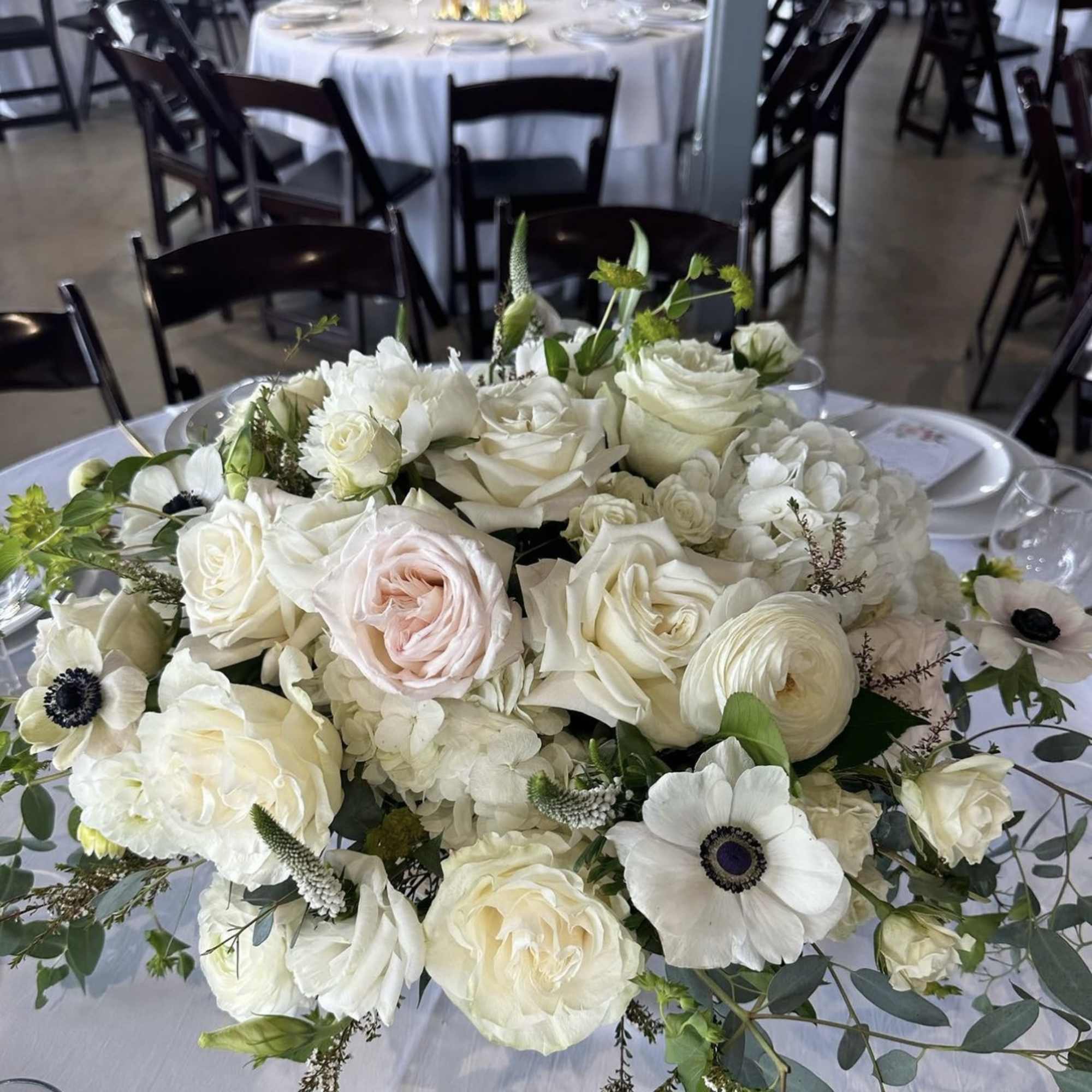 An elegant ,high -end centerpiece  designed for luxury events and refined, photo 6 of 11