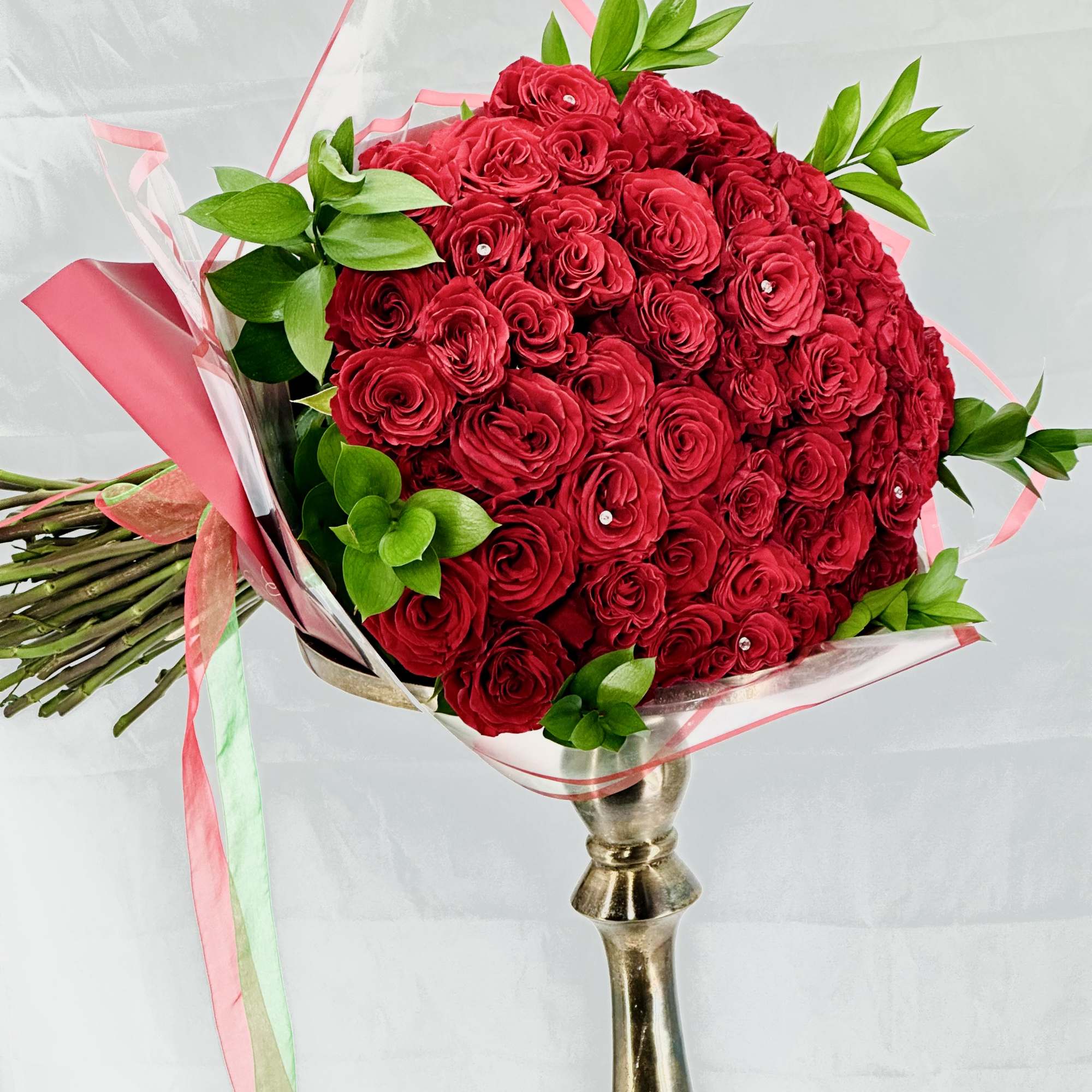 A romantic composition of 50 Roses ,artfully gathered into a perfect round, photo 3 of 10