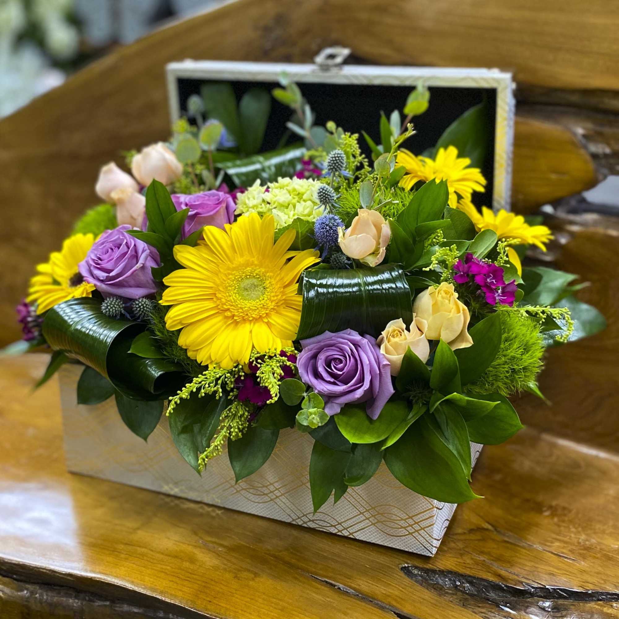 Mixed bouquet with yellow daisies and lavender roses in a gift box