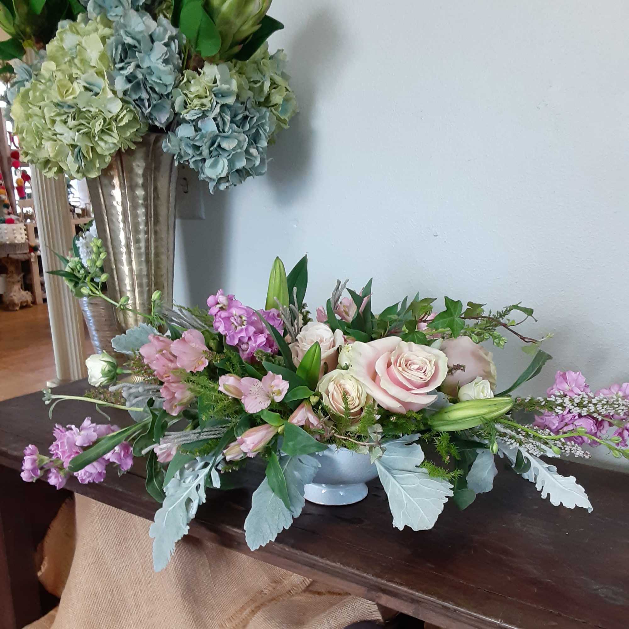 A Sophisticated Blend of Soft Pastels for Any Occasion
The "Pink Elegance" arrangement, photo 3 of 4