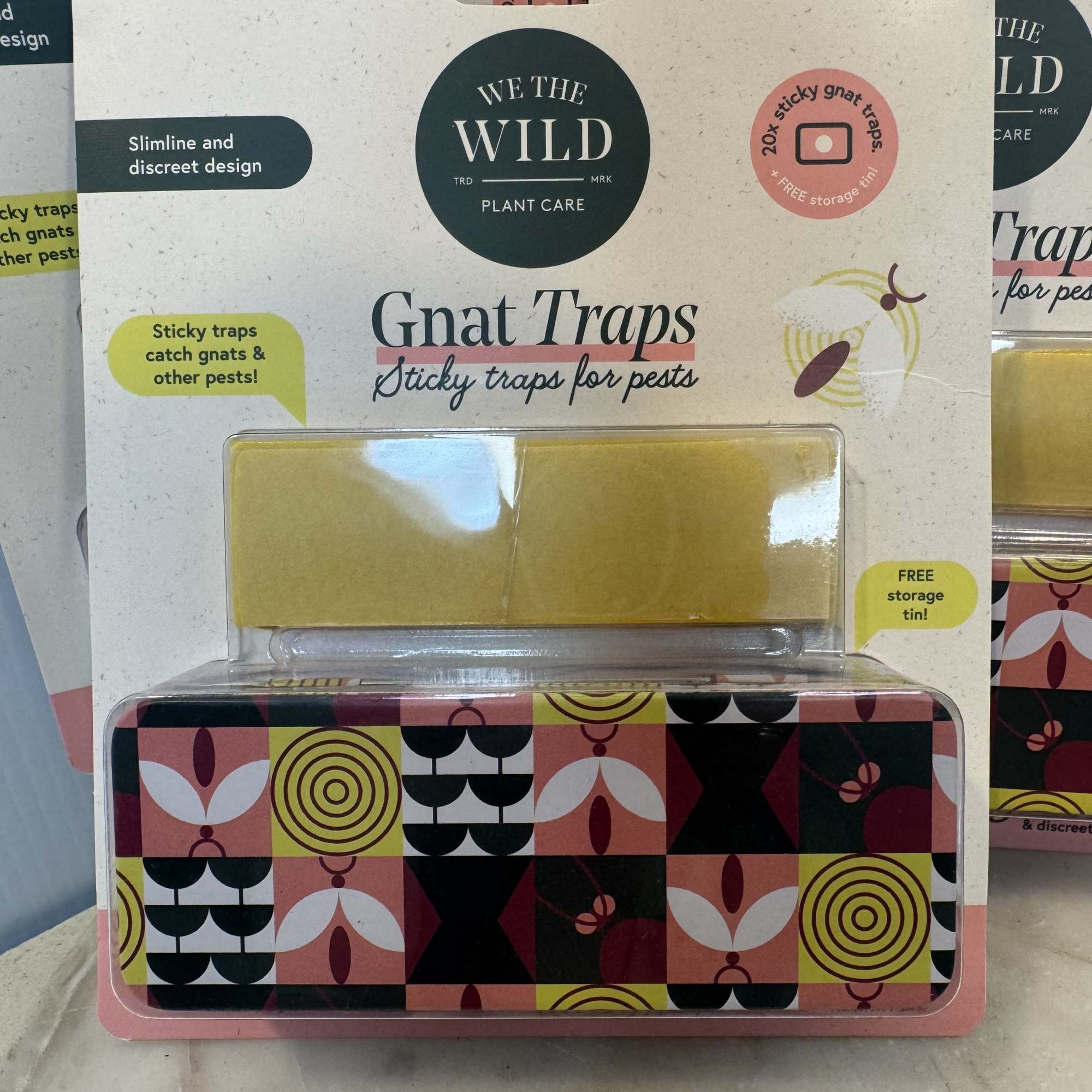 Packaged sticky gnat traps with a patterned storage tin