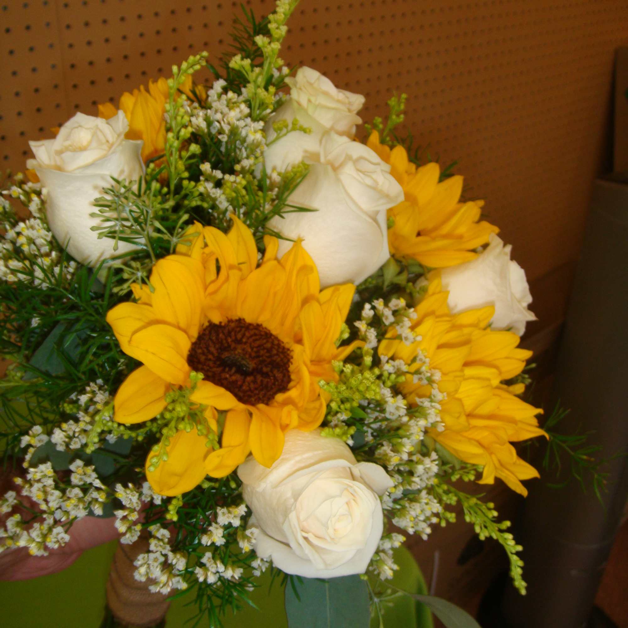 Bouquet of white roses and yellow sunflowers