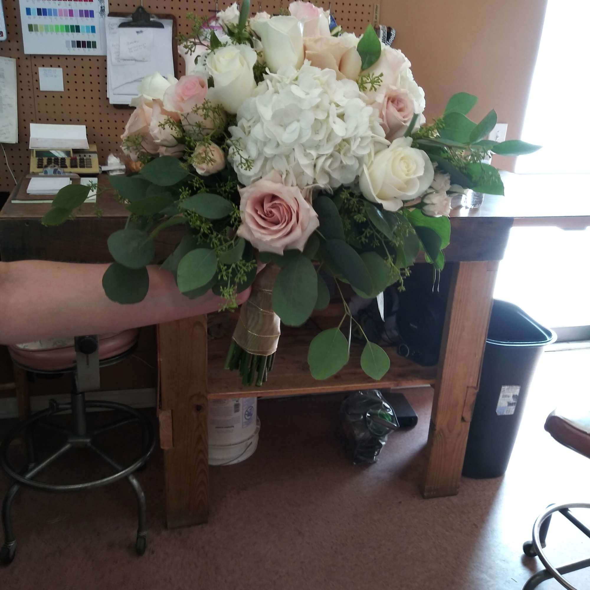 Bouquet of white and blush roses with white hydrangea