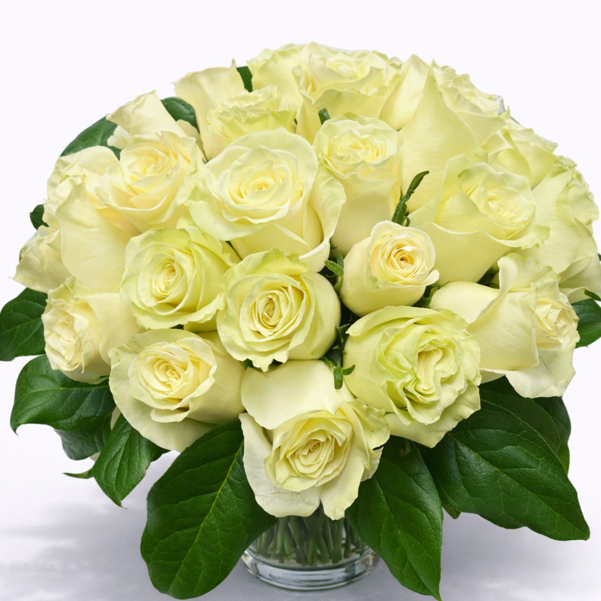 Bouquet of pale yellow roses in a clear glass vase