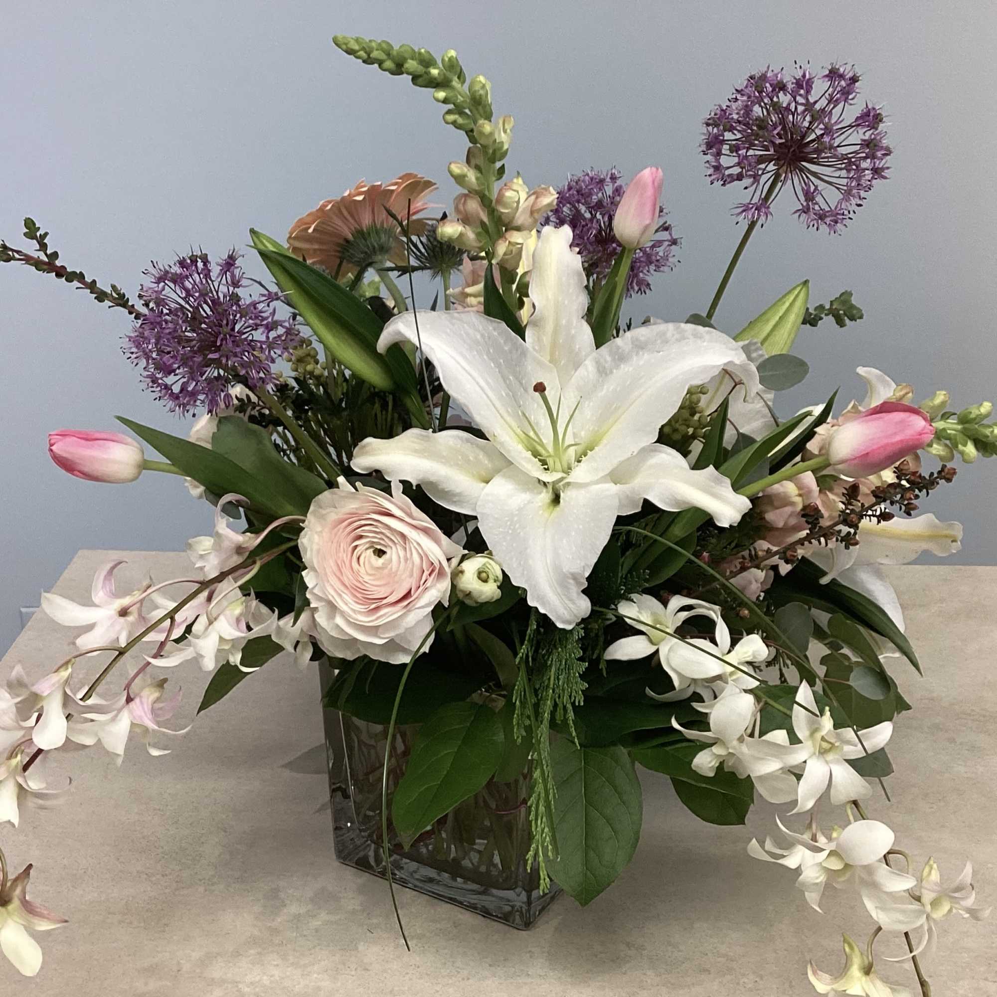 A show-stopping mix of soft pinks, crisp whites, and lifting purples, this