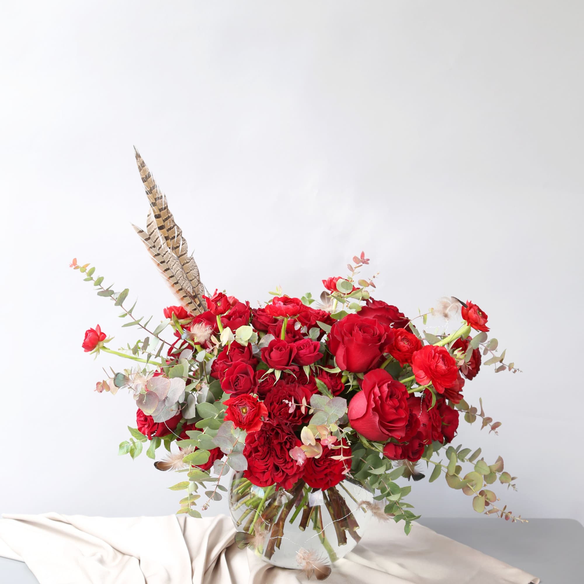 A cutting edge between chic and classic red hand tie Rose assorted, photo 2 of 4