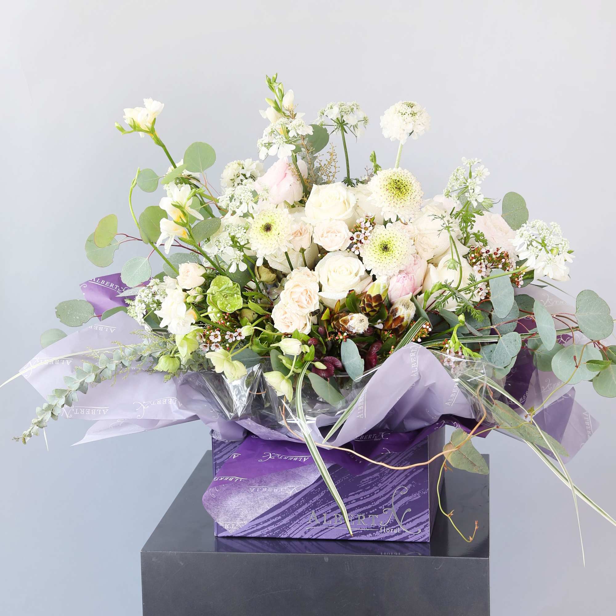 Ivory /blush combo create an elegance , clean luxe rose garden look., photo 2 of 4