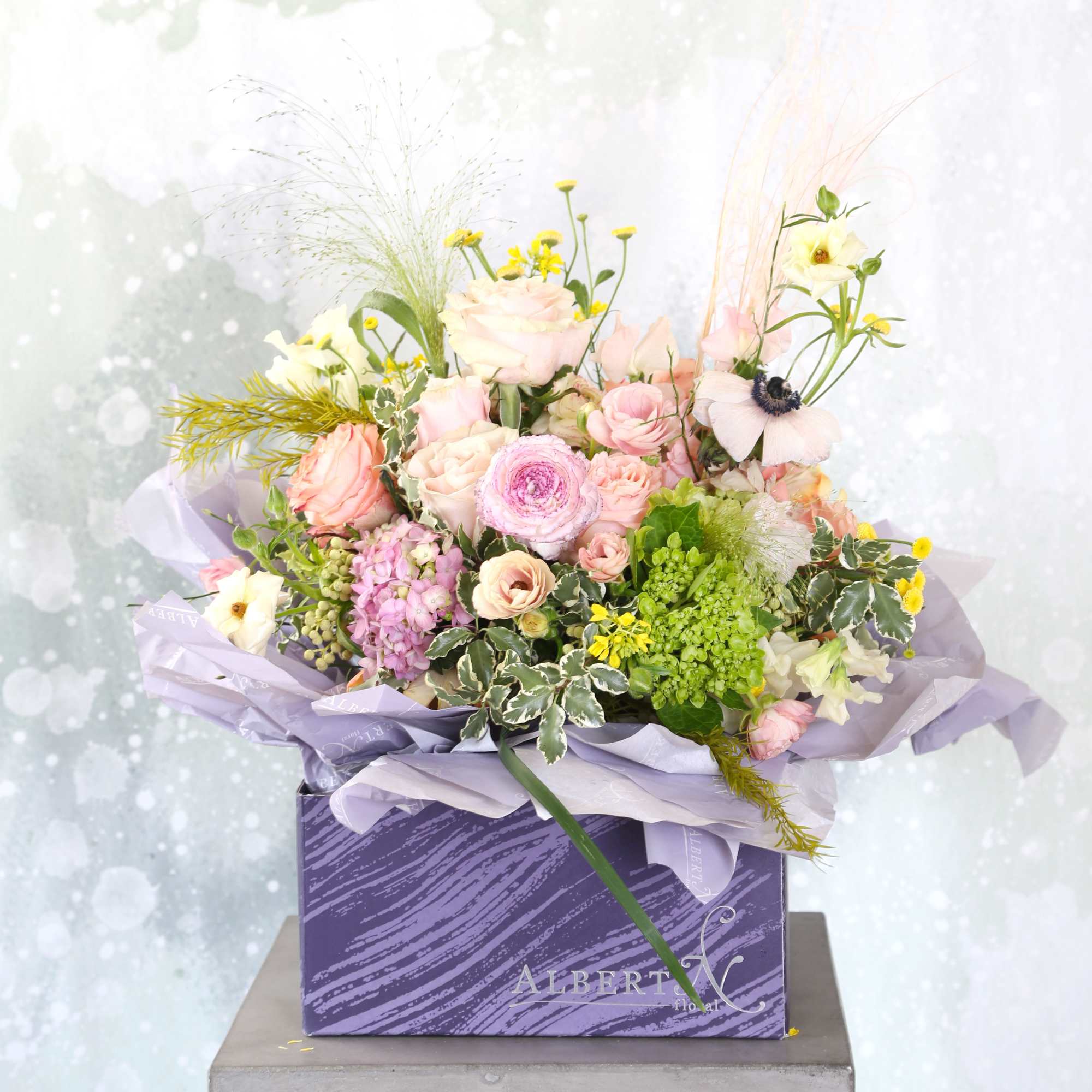  This arrangement creates in the elegance rosy glass vase. A rounder, photo 2 of 4