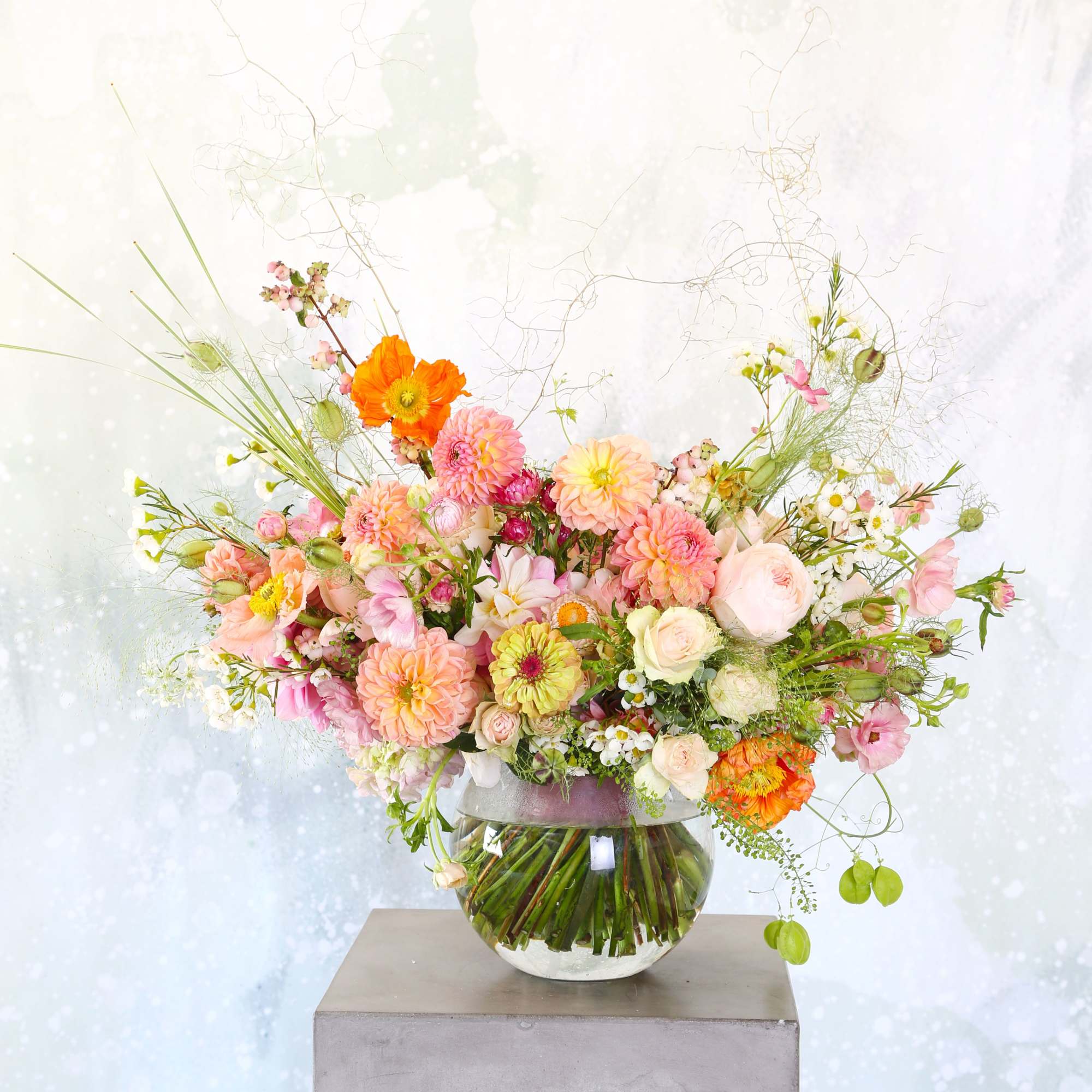 A Peach , blush , pink color palette arrange with Luxury Garden