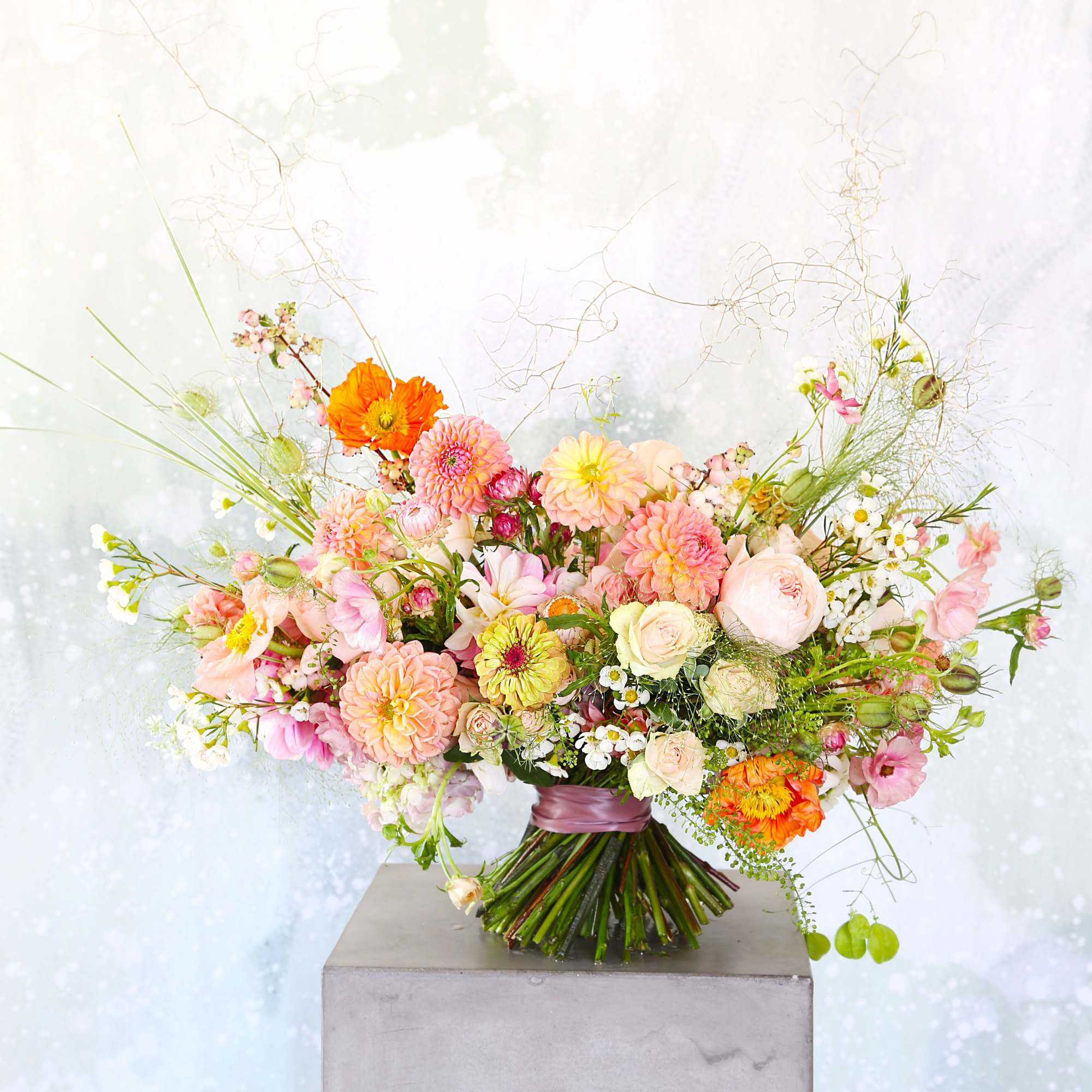 A Peach , blush , pink color palette arrange with Luxury Garden, photo 2 of 5