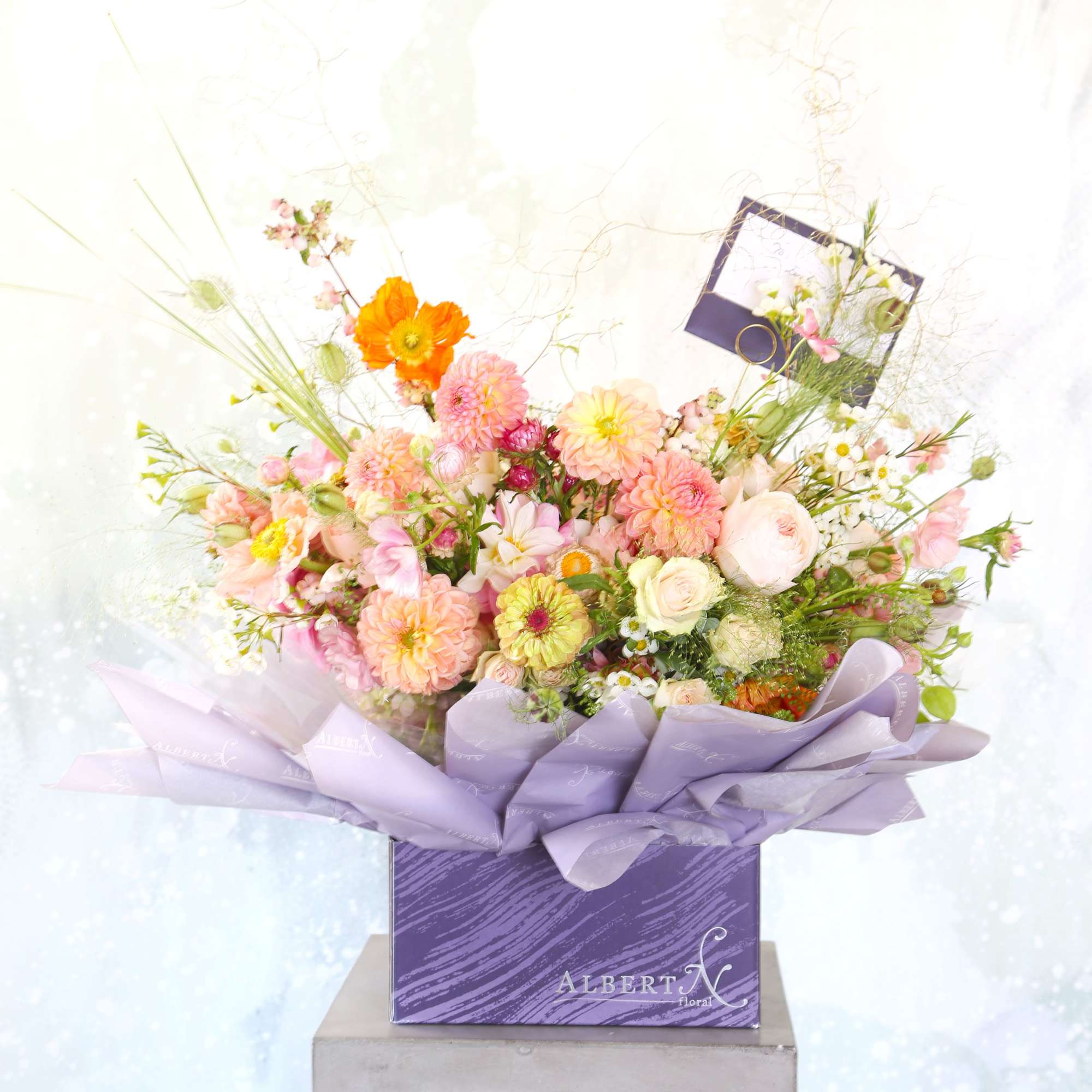 A Peach , blush , pink color palette arrange with Luxury Garden, photo 3 of 5