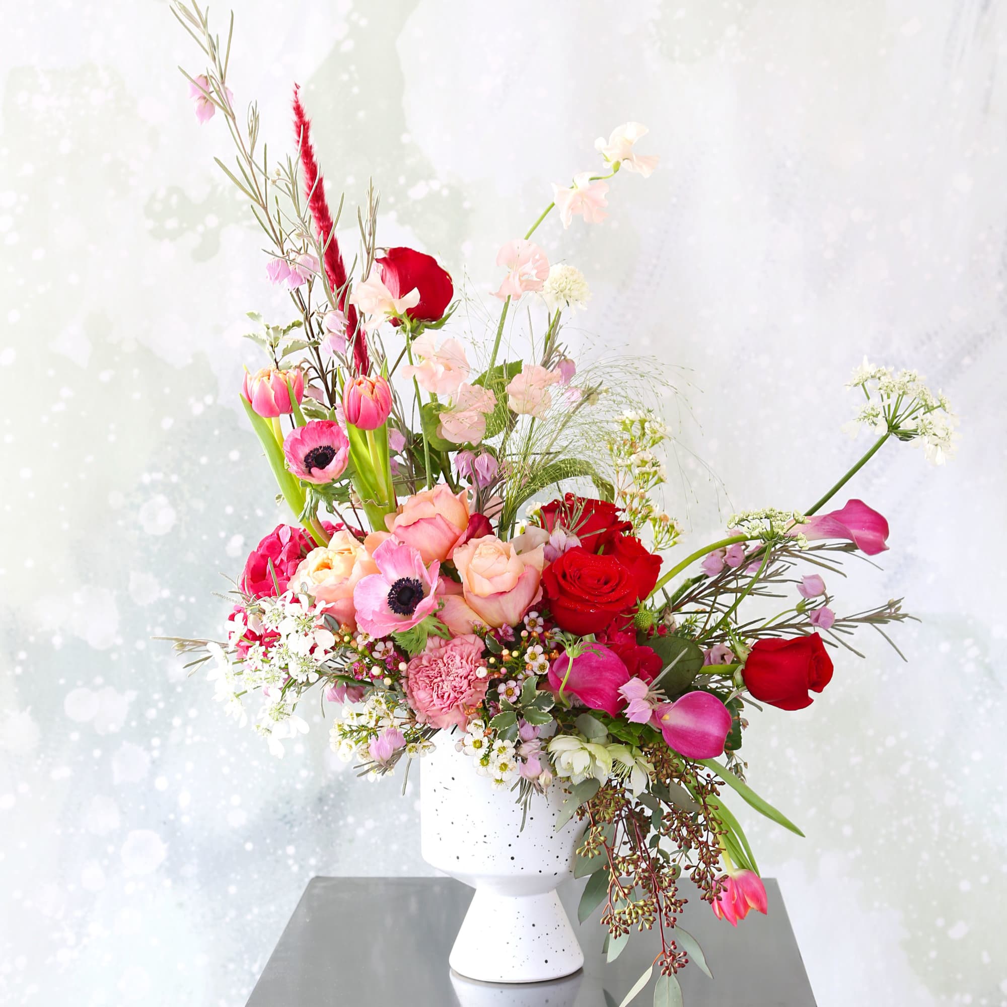 A unique stylish Ombre color arrangement creates on the special Raspberry red