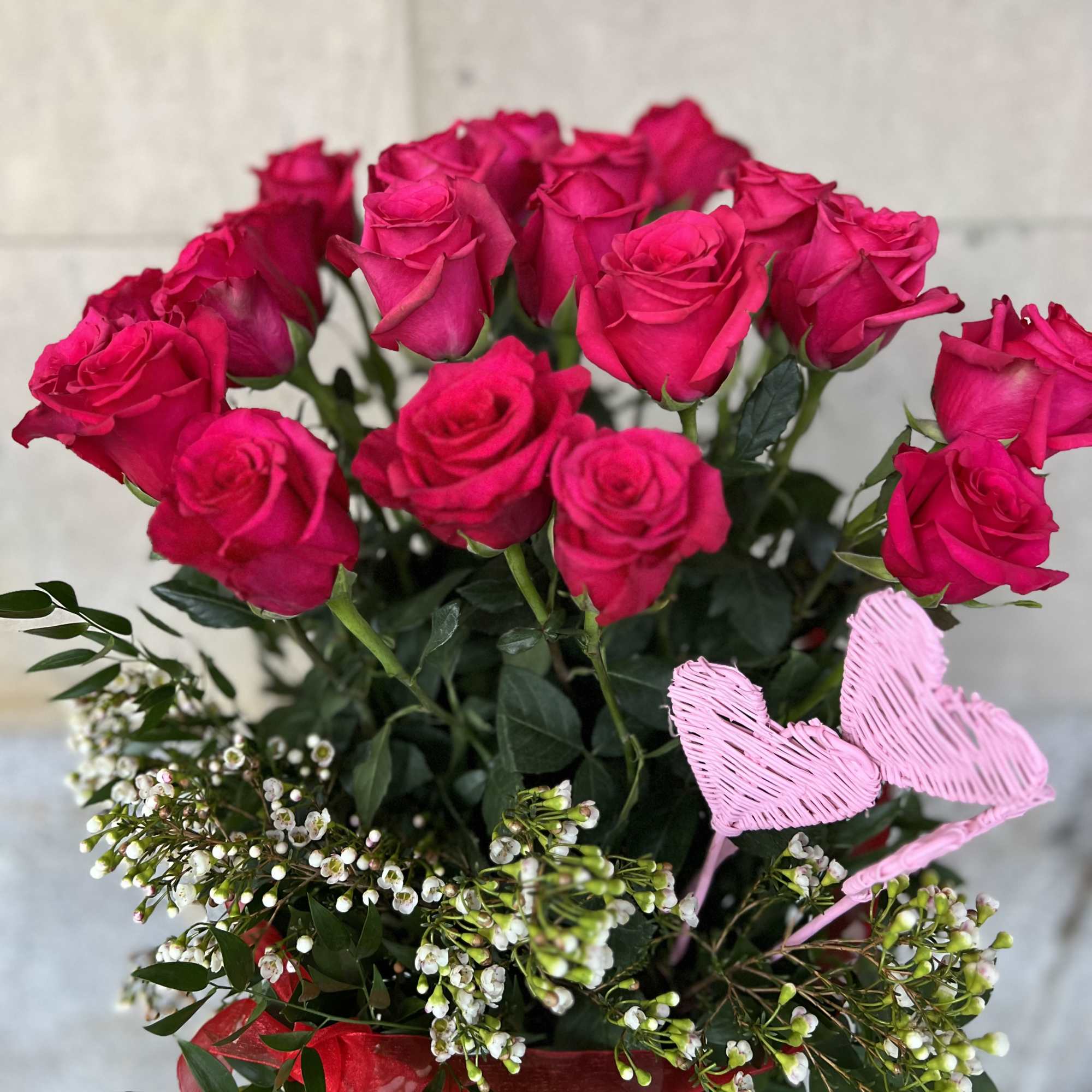 We are pleased to highlight our exquisite collection of long-stemmed roses, expertly, photo 3 of 7