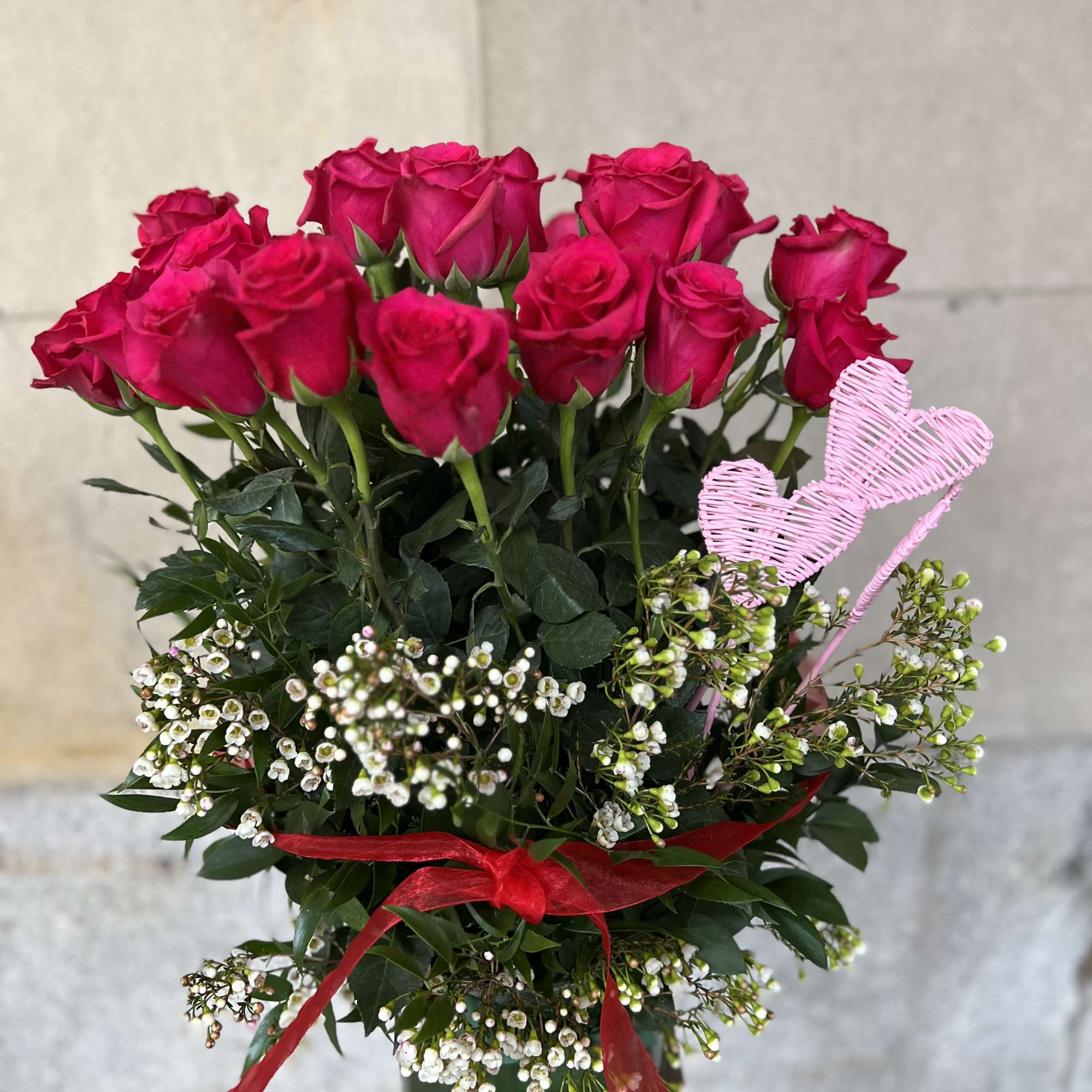We are pleased to highlight our exquisite collection of long-stemmed roses, expertly, photo 5 of 7