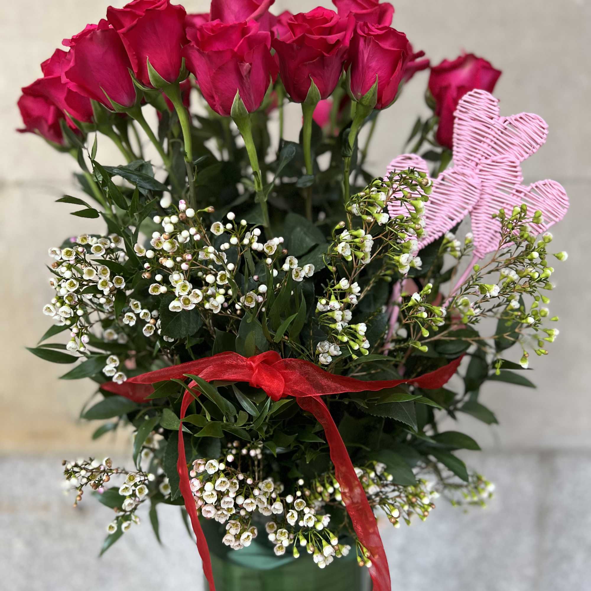 We are pleased to highlight our exquisite collection of long-stemmed roses, expertly, photo 6 of 7
