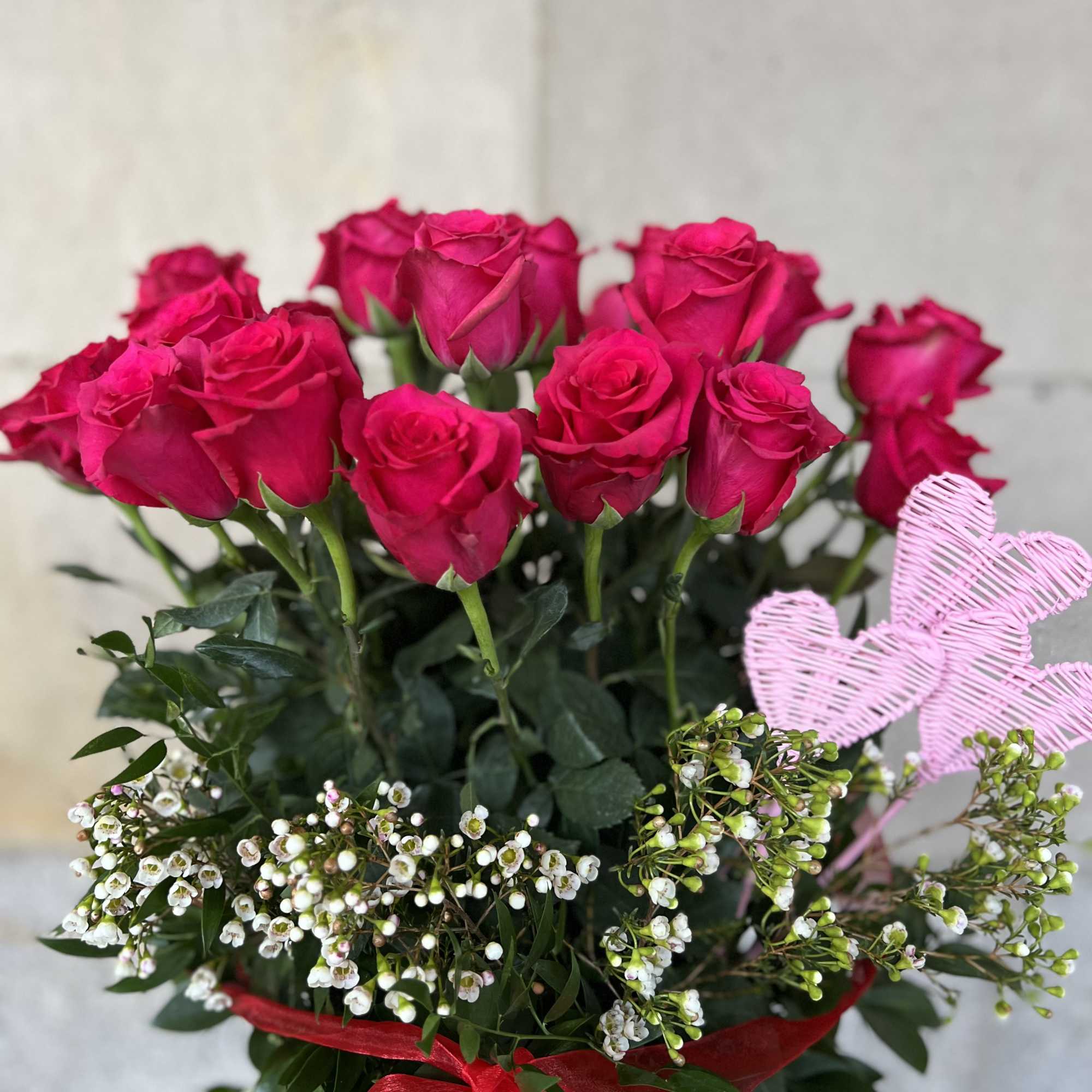 We are pleased to highlight our exquisite collection of long-stemmed roses, expertly, photo 7 of 7