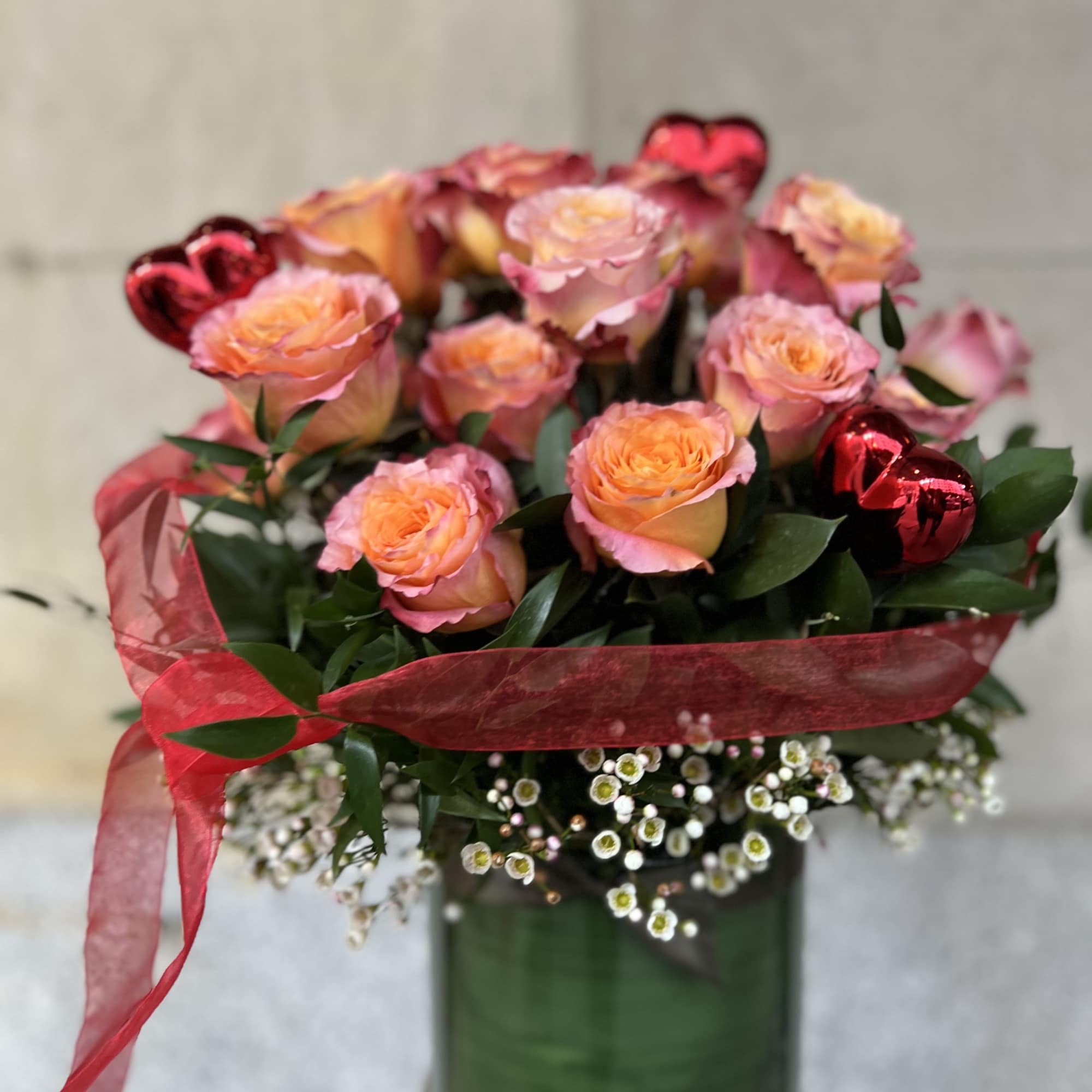 We are pleased to highlight our exquisite collection of long-stemmed roses, expertly, photo 4 of 7