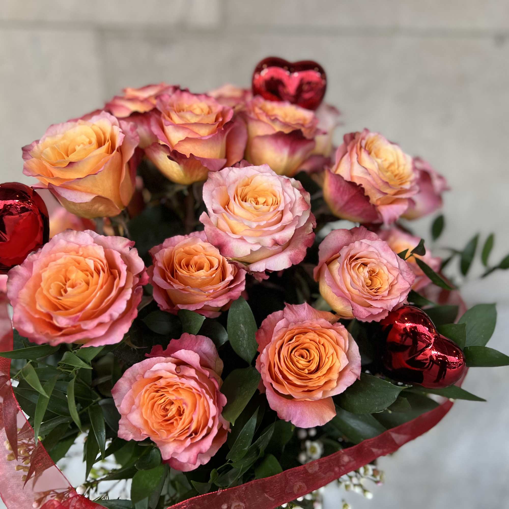 Bouquet of peach and pink roses with red heart decorations, photo 5 of 7