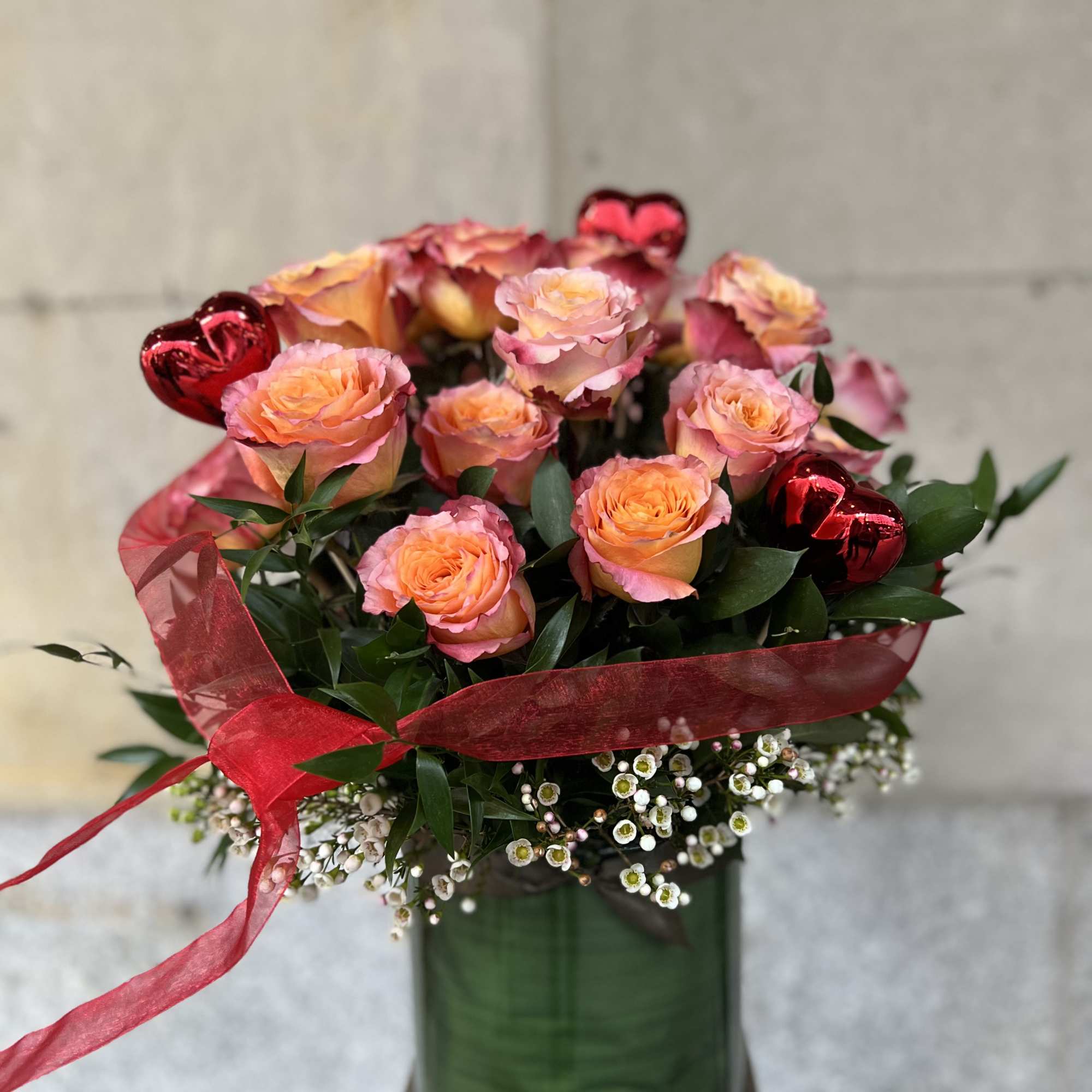 We are pleased to highlight our exquisite collection of long-stemmed roses, expertly, photo 7 of 7