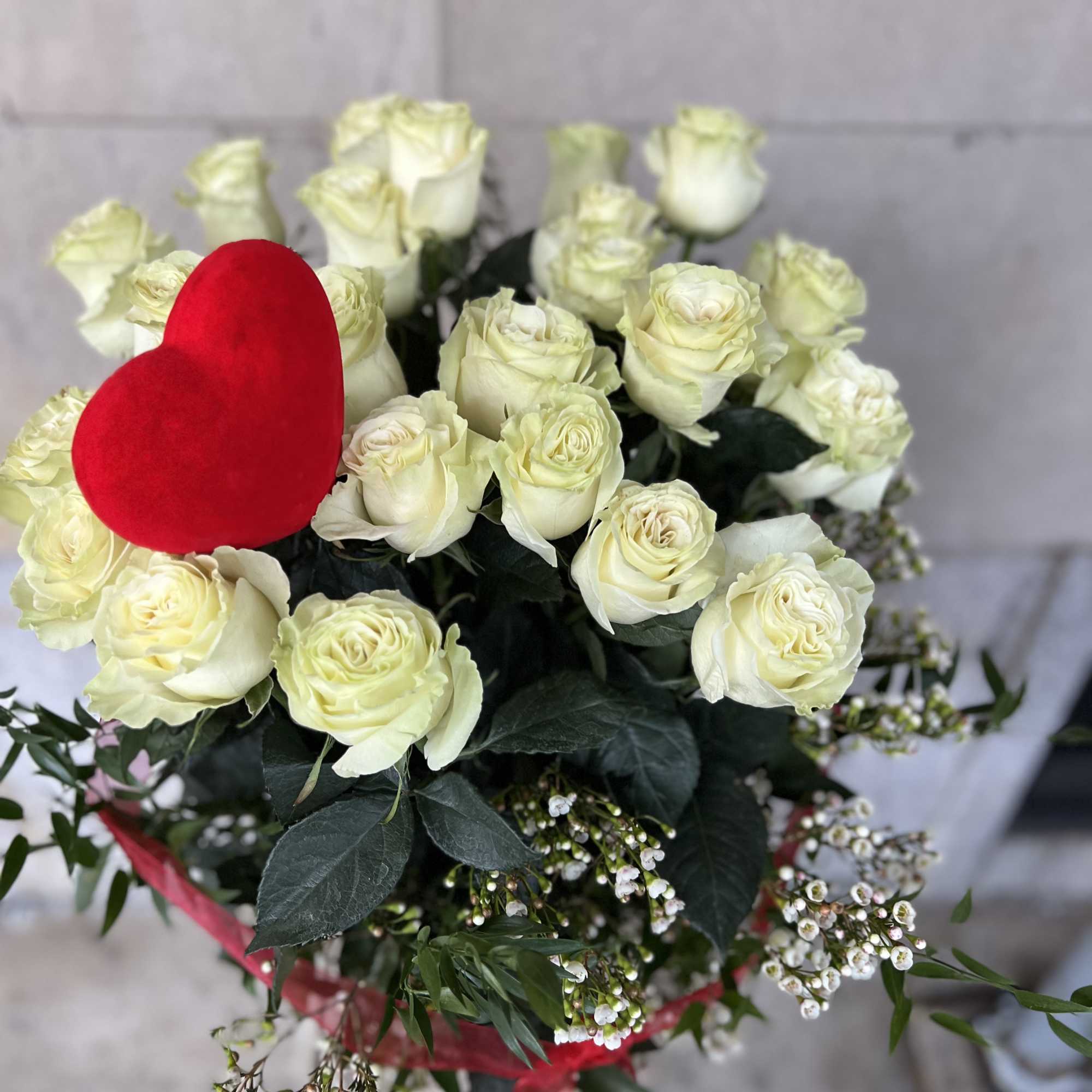 We are pleased to highlight our exquisite collection of long-stemmed roses, expertly, photo 2 of 8