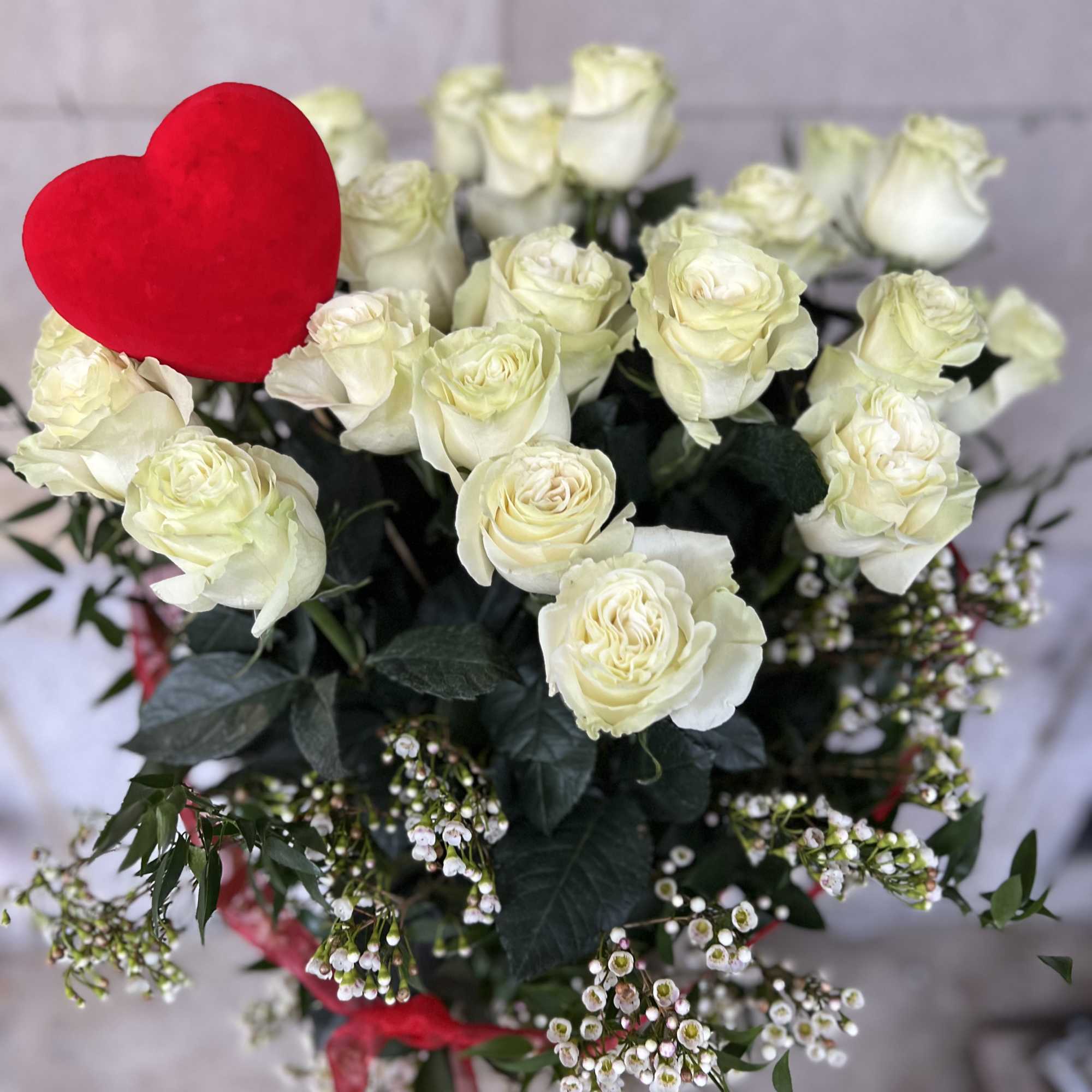 We are pleased to highlight our exquisite collection of long-stemmed roses, expertly, photo 6 of 8