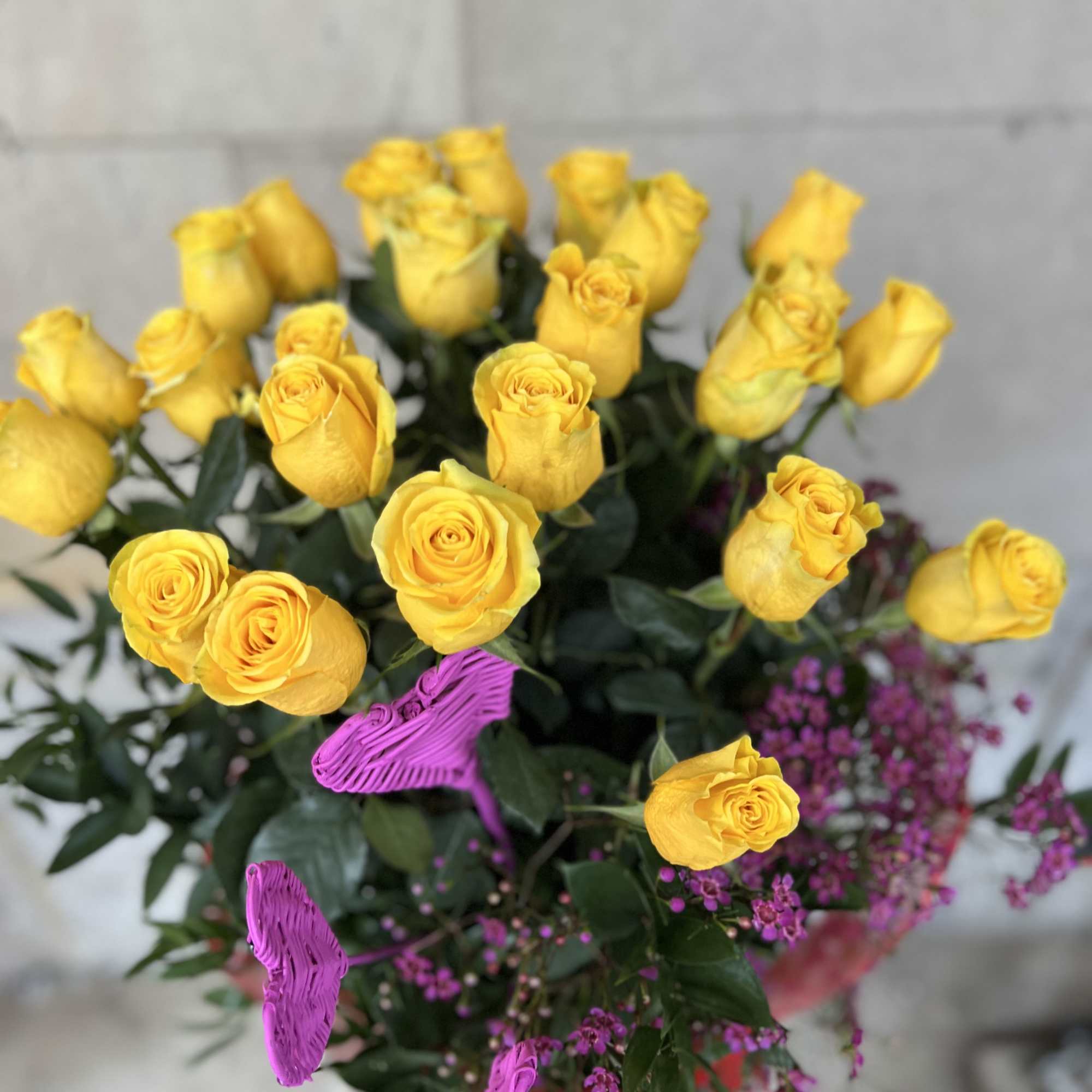 We are pleased to highlight our exquisite collection of long-stemmed roses, expertly, photo 3 of 8