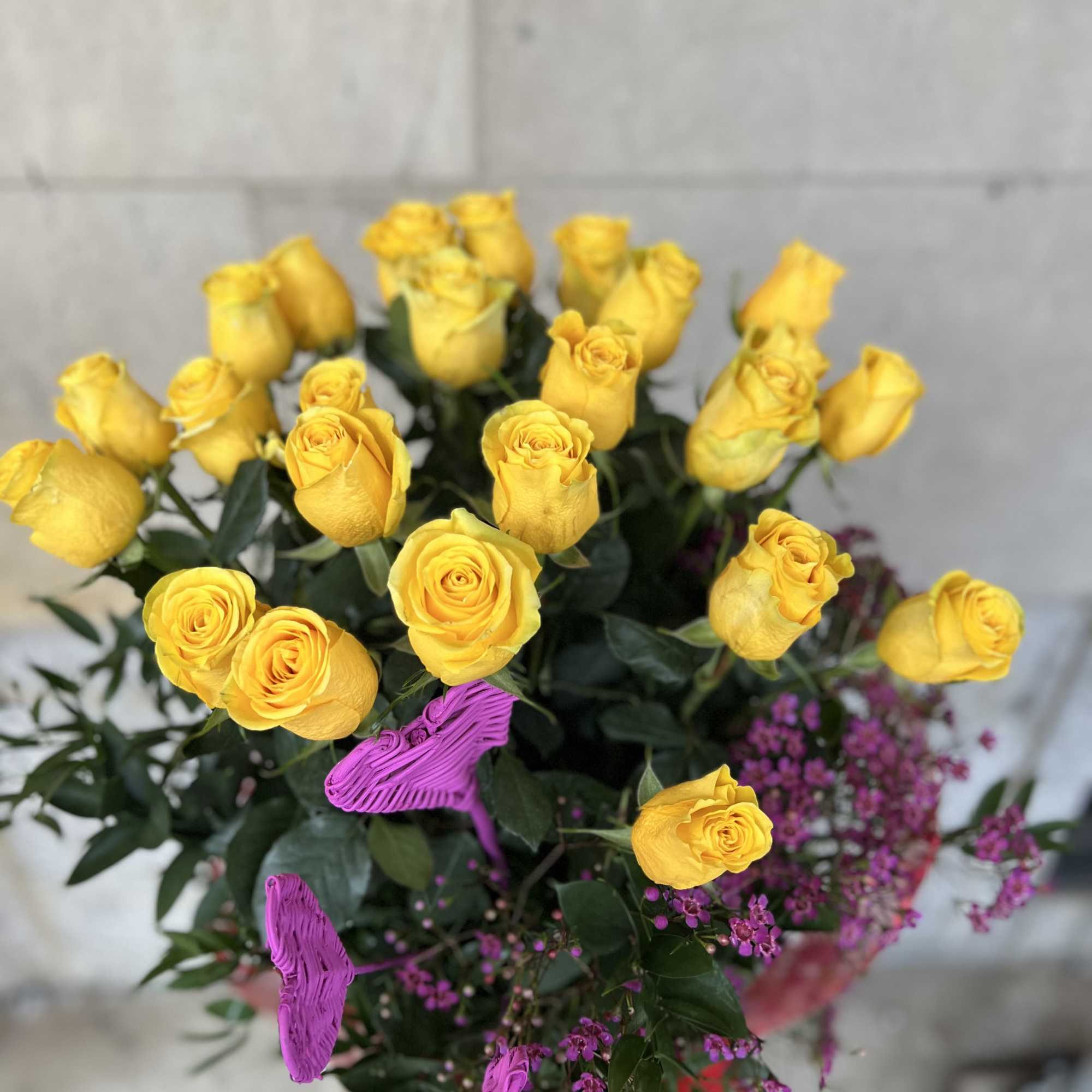 We are pleased to highlight our exquisite collection of long-stemmed roses, expertly, photo 4 of 8