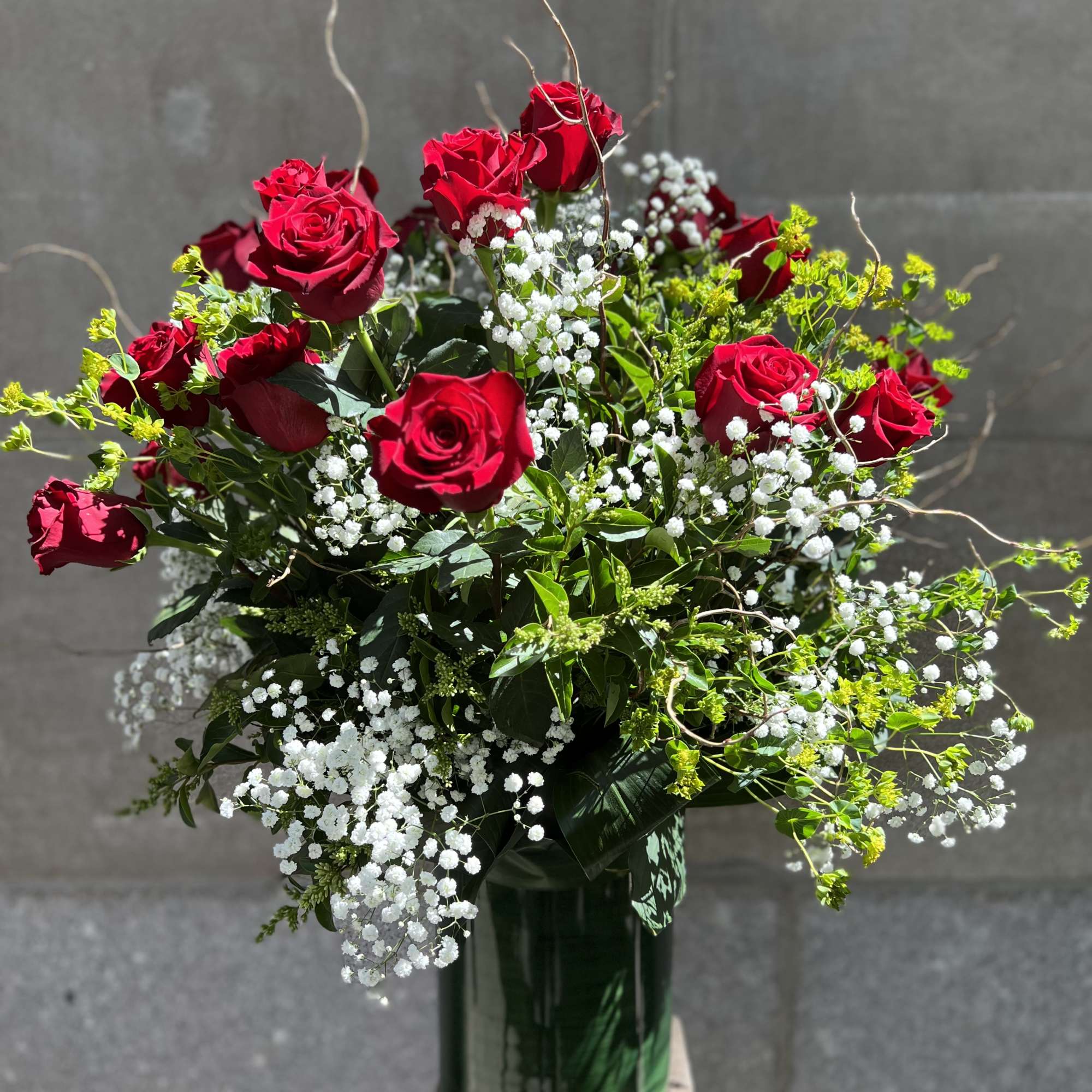 We are pleased to highlight our exquisite collection of long-stemmed roses, expertly, photo 4 of 9