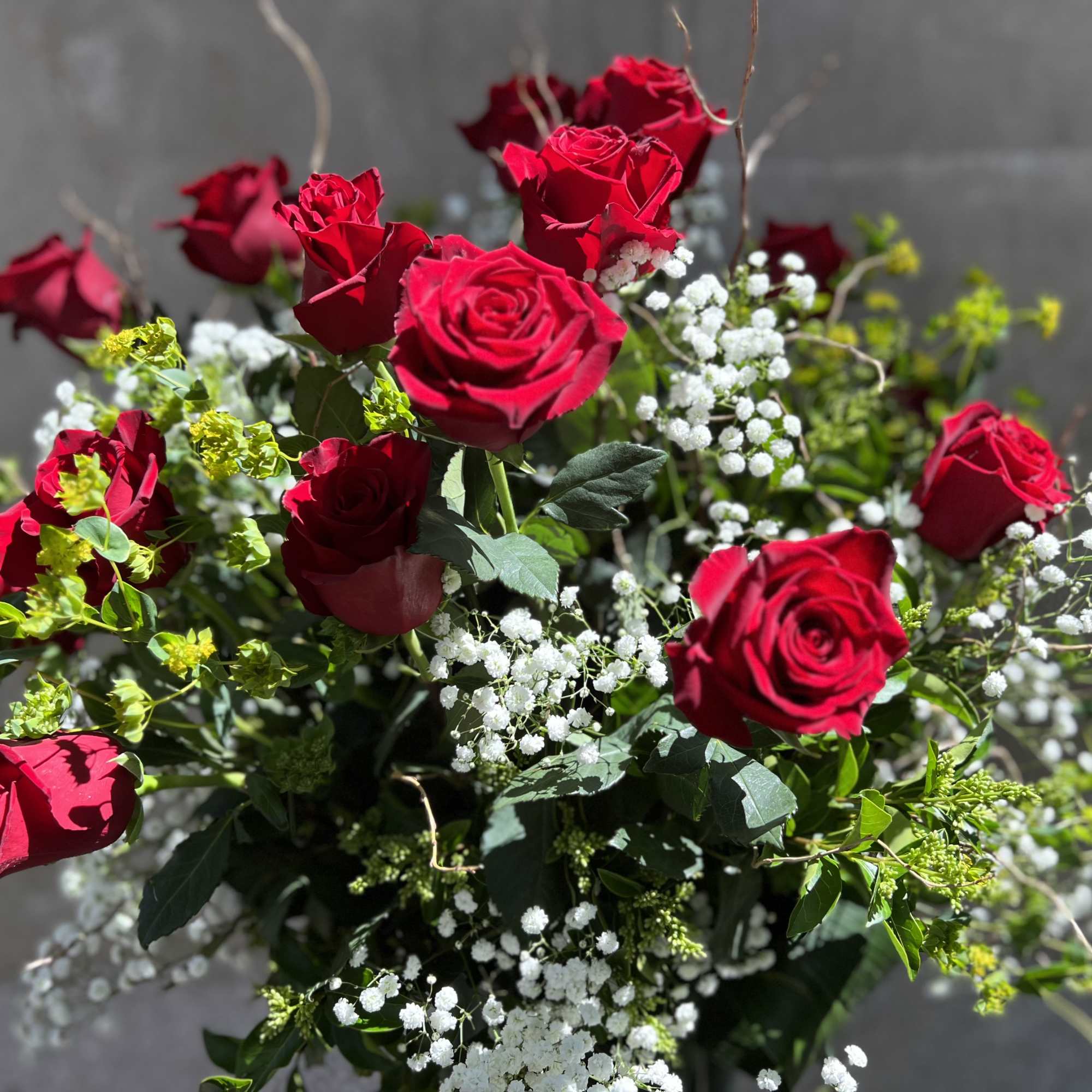 We are pleased to highlight our exquisite collection of long-stemmed roses, expertly, photo 8 of 9