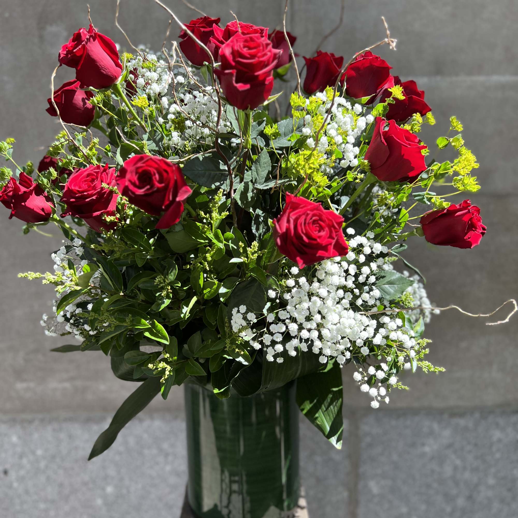 We are pleased to highlight our exquisite collection of long-stemmed roses, expertly, photo 9 of 9