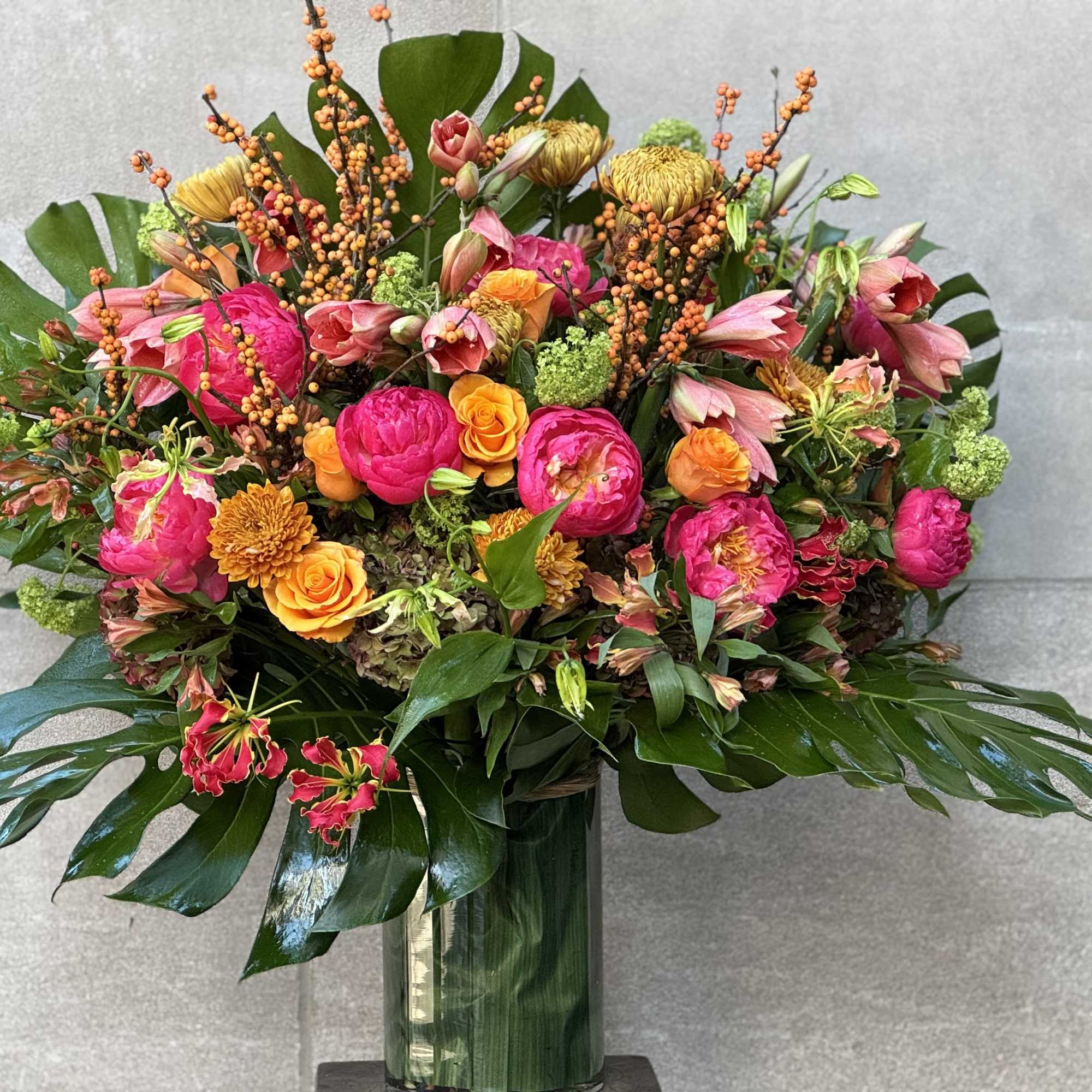 For the discerning connoisseur, this extravagant, seasonal assortment of coral charm peonies