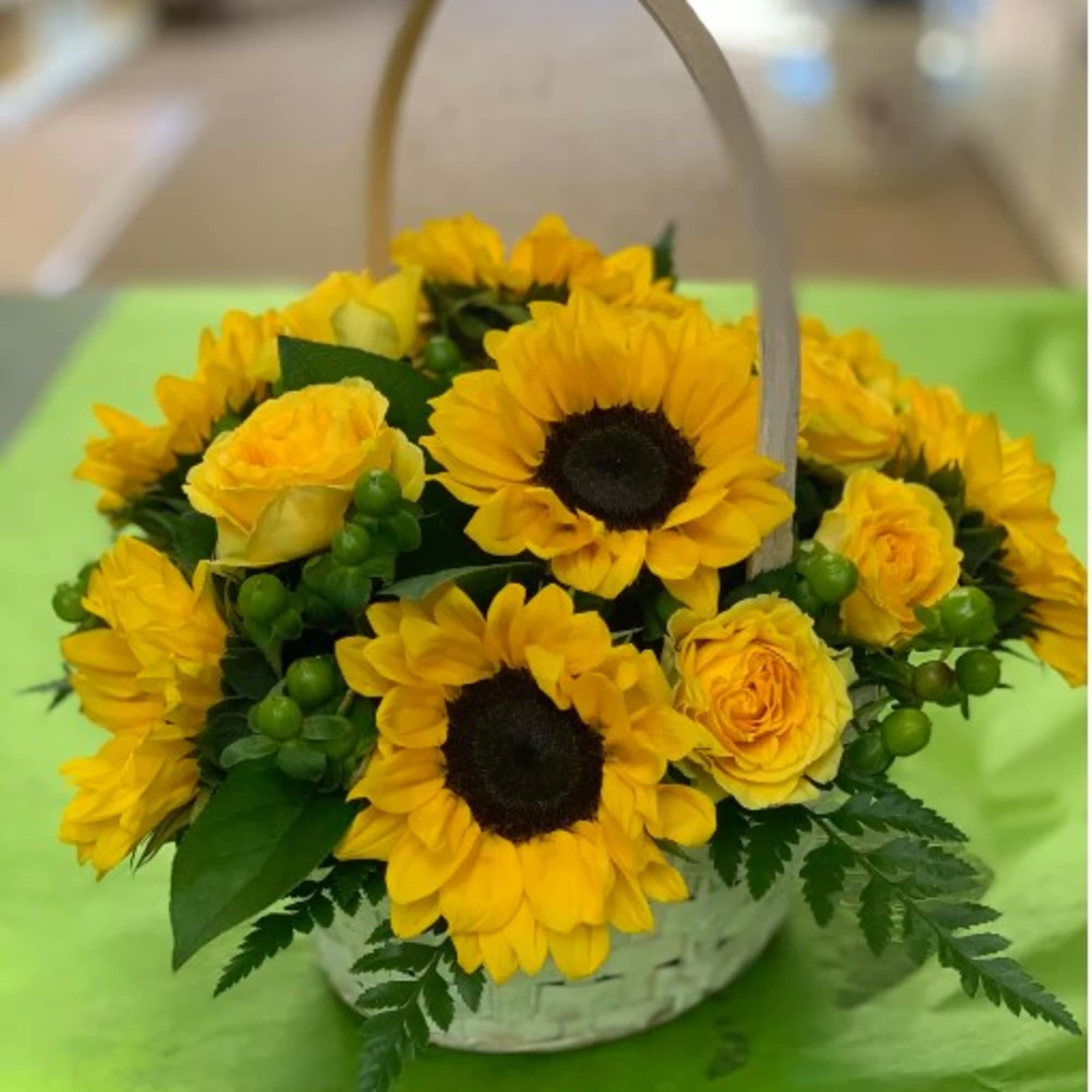 Whoever receives this stunning bouquet is sure to be bowled over by