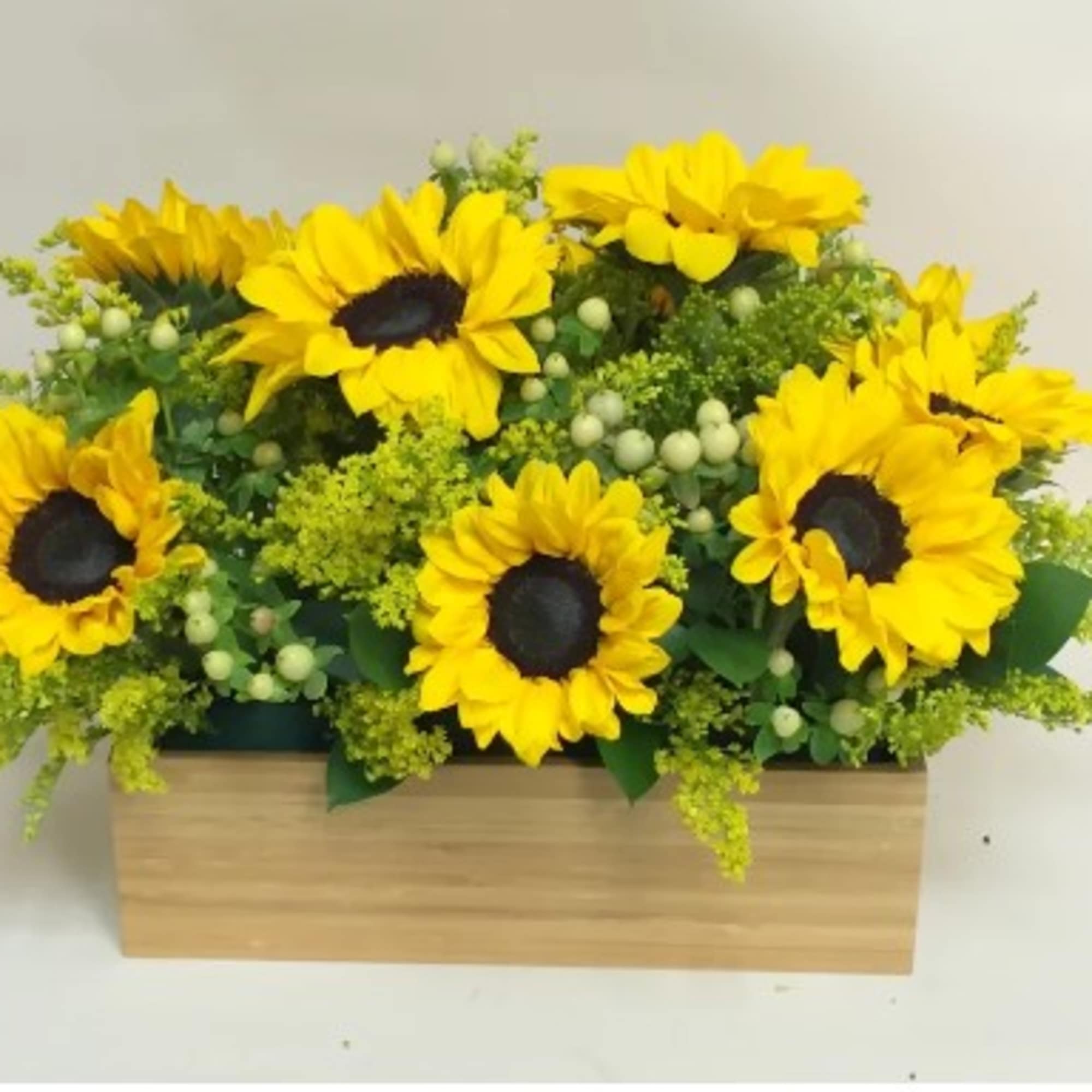 Whoever receives this stunning bouquet is sure to be bowled over by