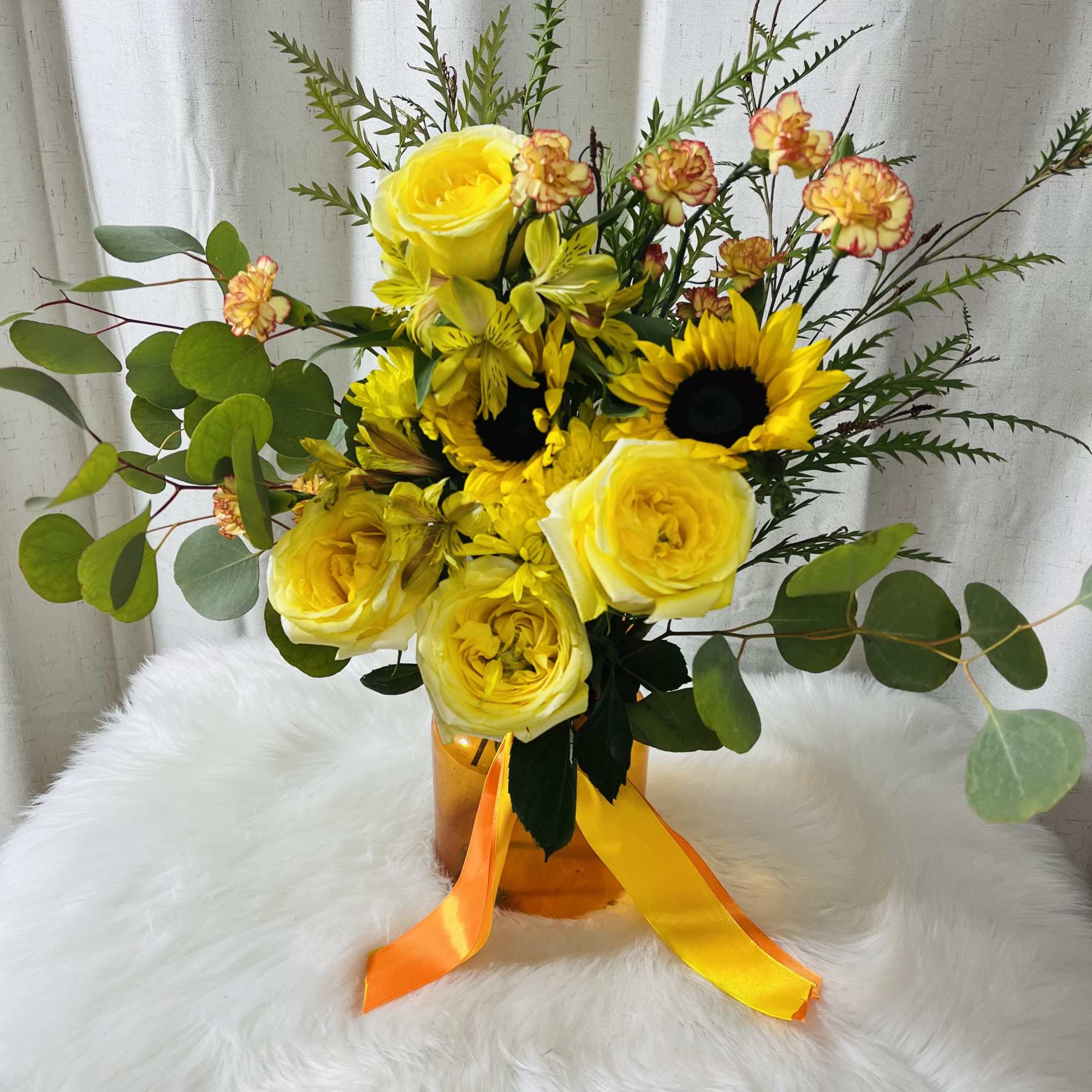 Yellow roses and sunflowers in an amber vase with orange ribbon, photo 2 of 2