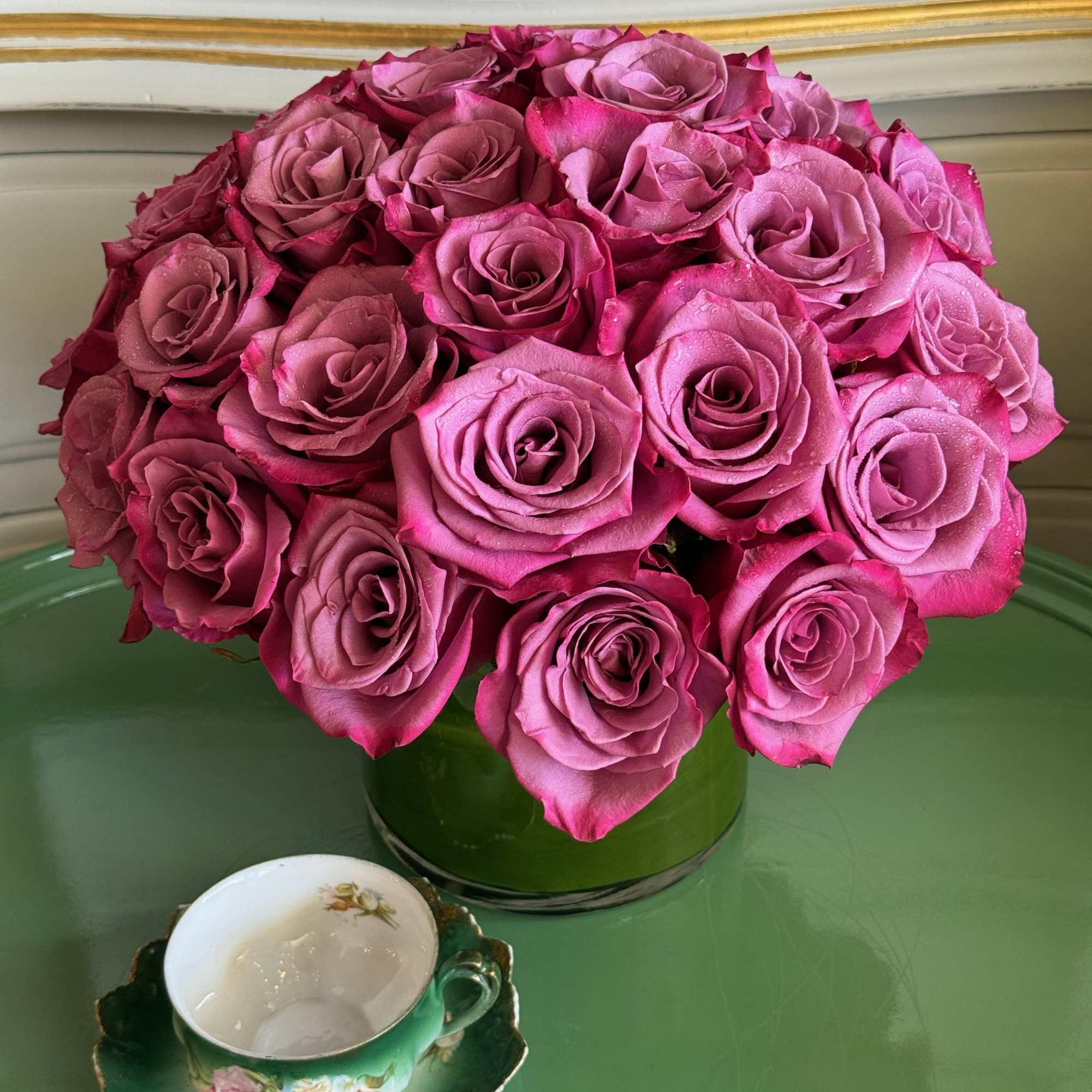 Bouquet of pink roses in a green vase