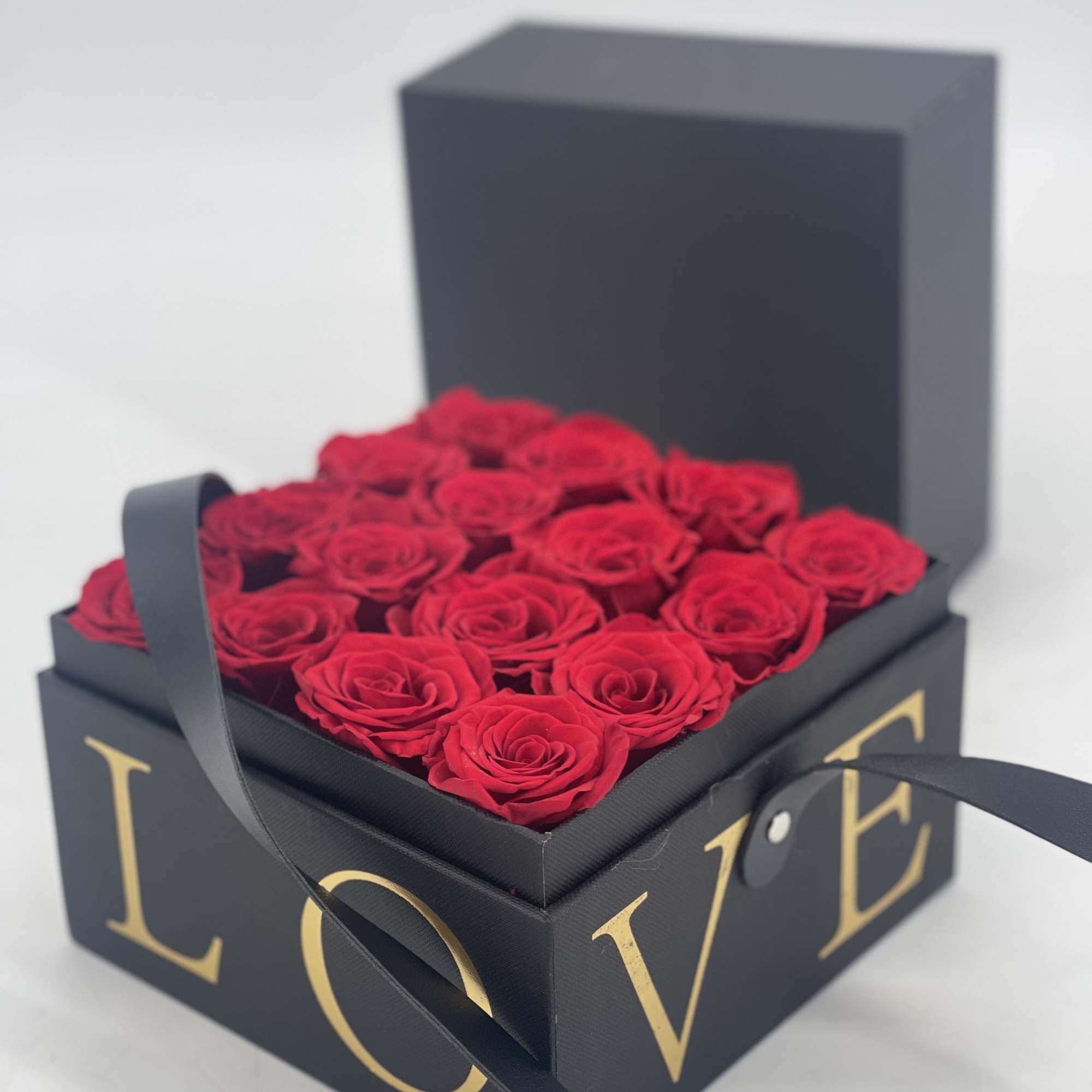 Premium preserved real roses ,carefully arranged in a couture keepsake box, shaped, photo 2 of 4